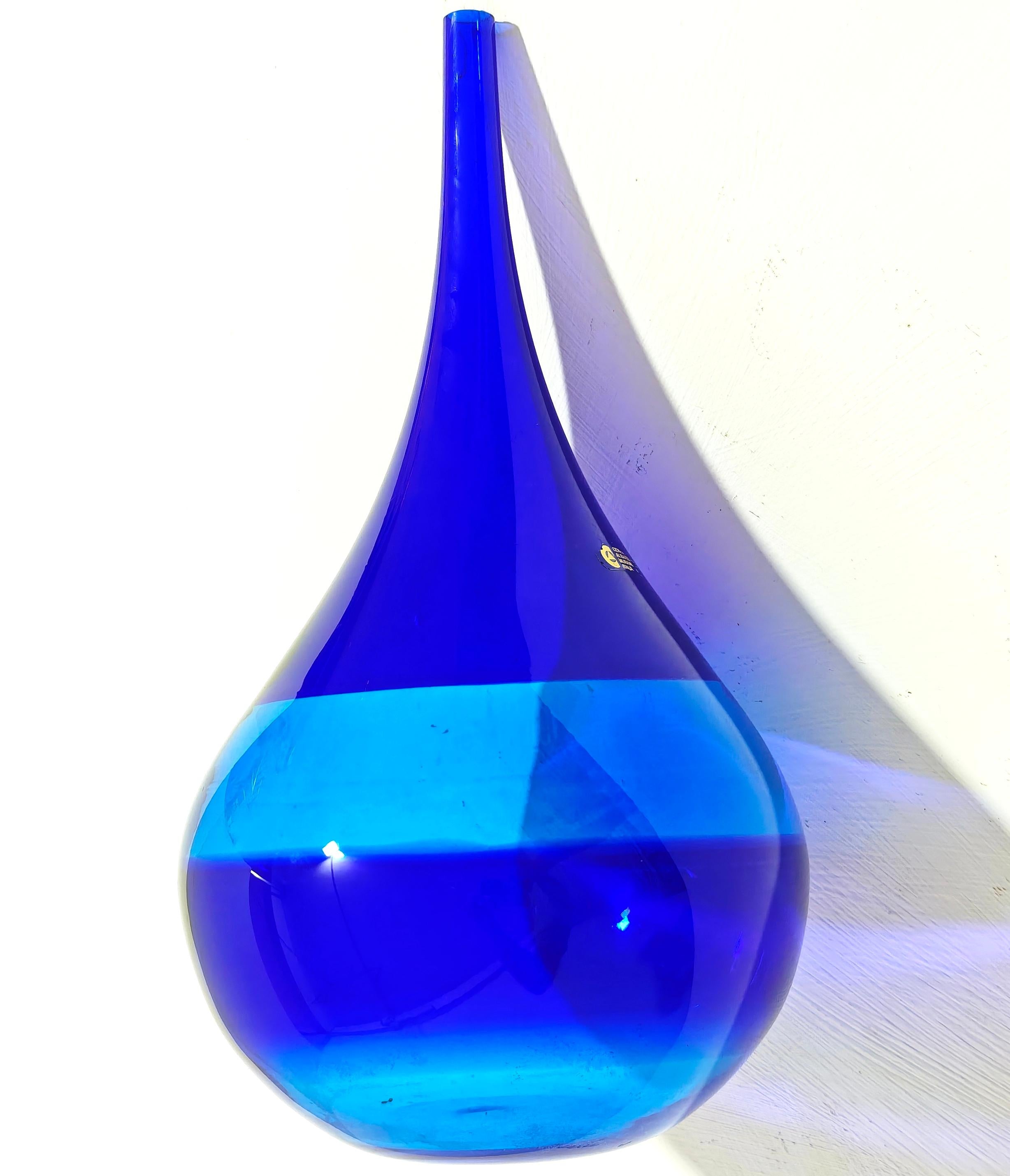 Cenedese & Albarelli Jarrón con gota de cristal azul Murano Italia Años 70 Moderna de mediados de siglo en venta 4