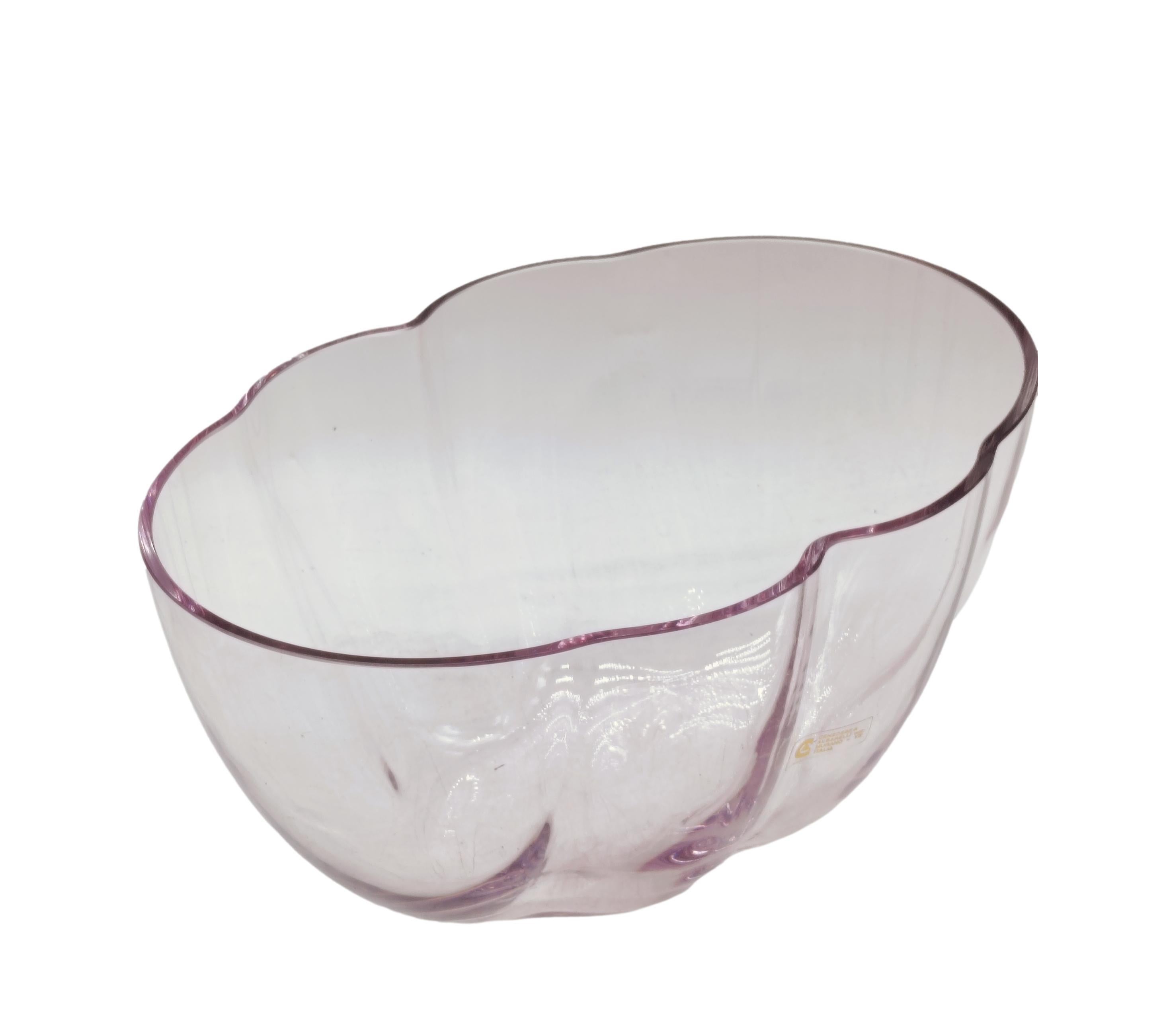 Centre de table en verre de Murano  soufflé, couleur améthyste nuancée. Marque Cenedese & Albarelli Murano.