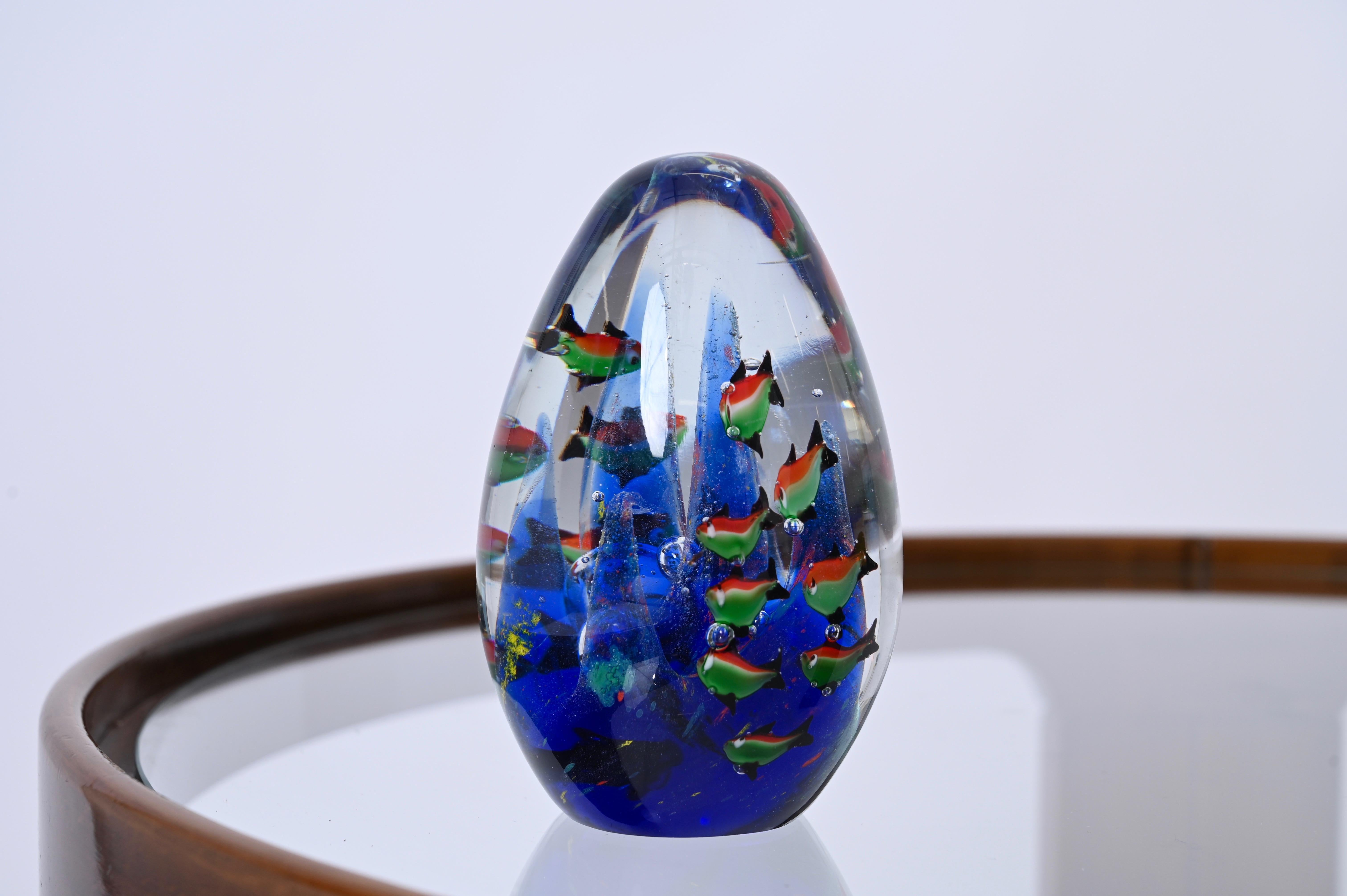 20ième siècle Cenedese Sculpture artistique en verre de Murano avec œuf 