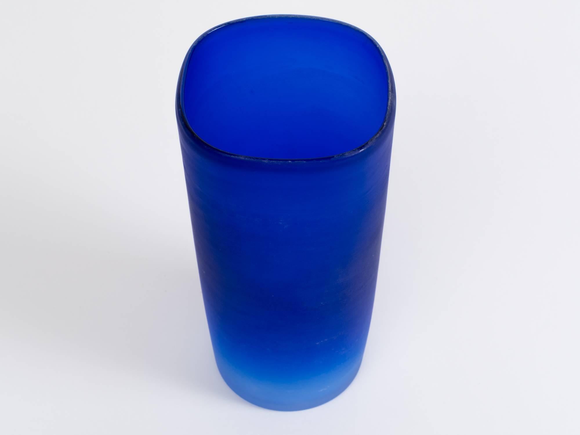 Mid-Century moderno Vaso in vetro italiano blu cobalto Cenedese