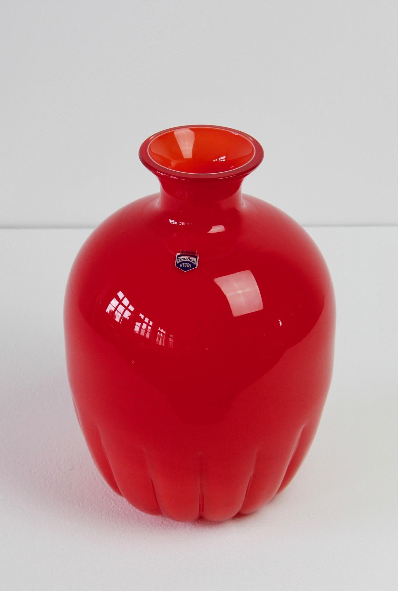 Vintage-Vase aus italienischem Muranoglas, farbenfrohes hellrotes Vintage-Muranoglas von Cenedese (Italienisch) im Angebot