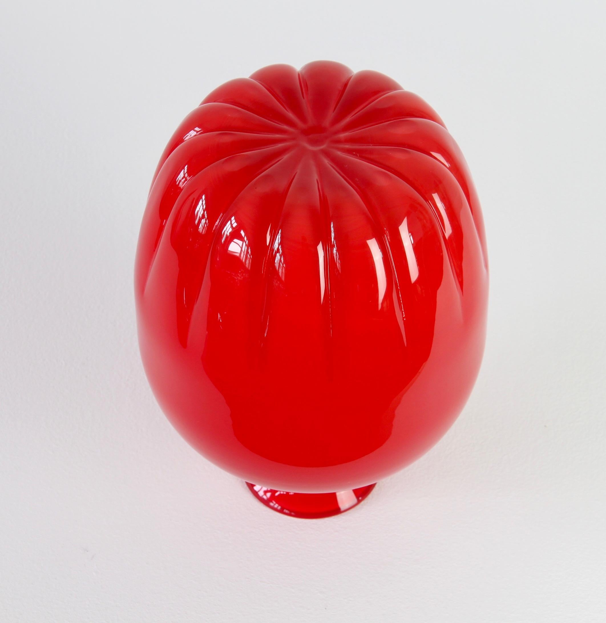 Mid-Century Modern Cenedese Colorful Bright Red Vintage Round Italian Murano Glass Vase For Sale