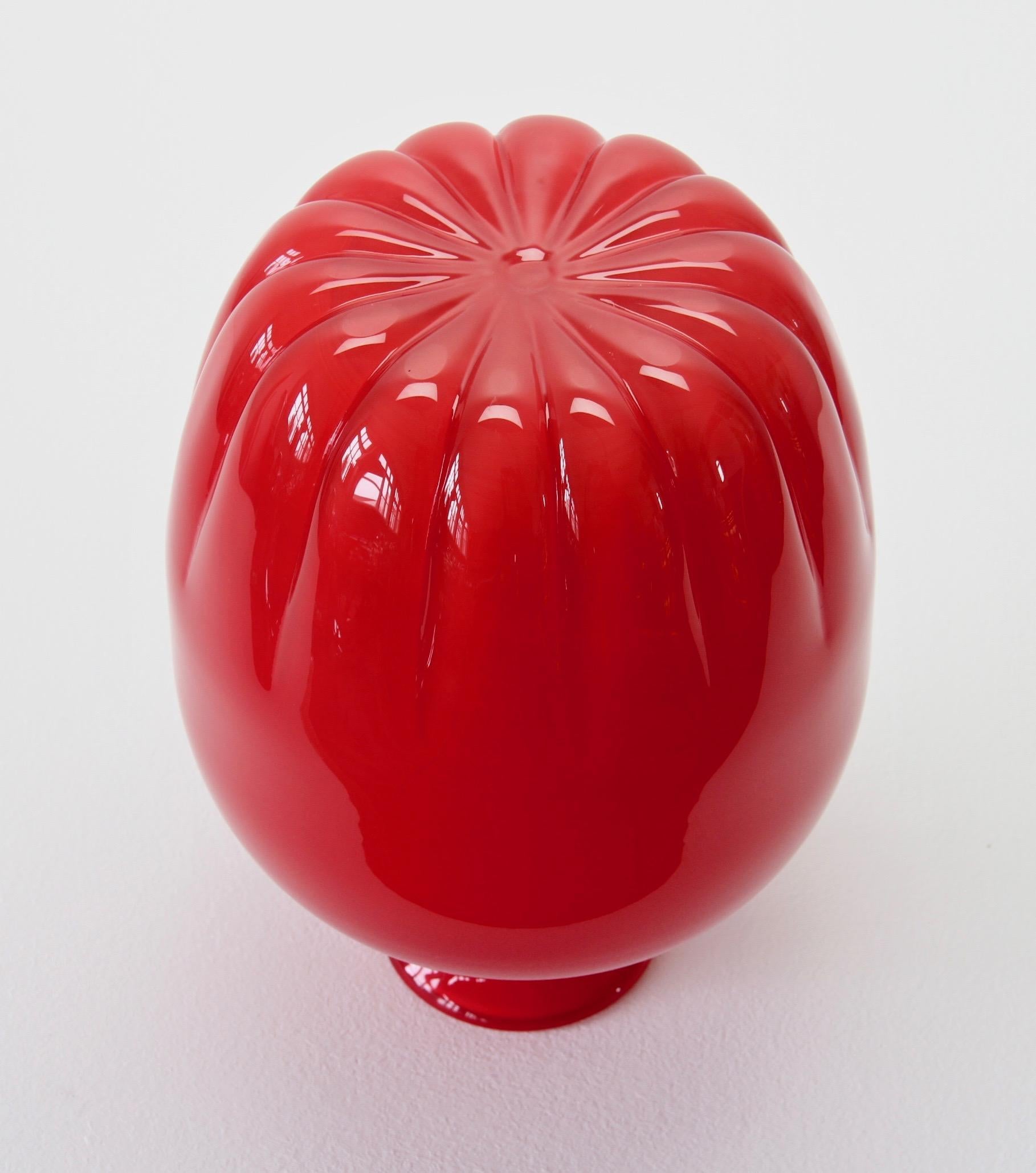 Cenedese Colorful Bright Red Vintage Round Italian Murano Glass Vase In Good Condition For Sale In Landau an der Isar, Bayern