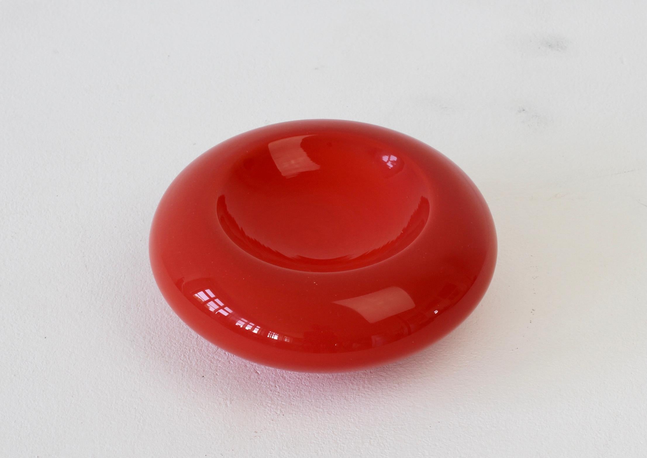 Vaso o ciotola in vetro di Murano Cenedese rosso scuro della metà del secolo scorso in vendita 3