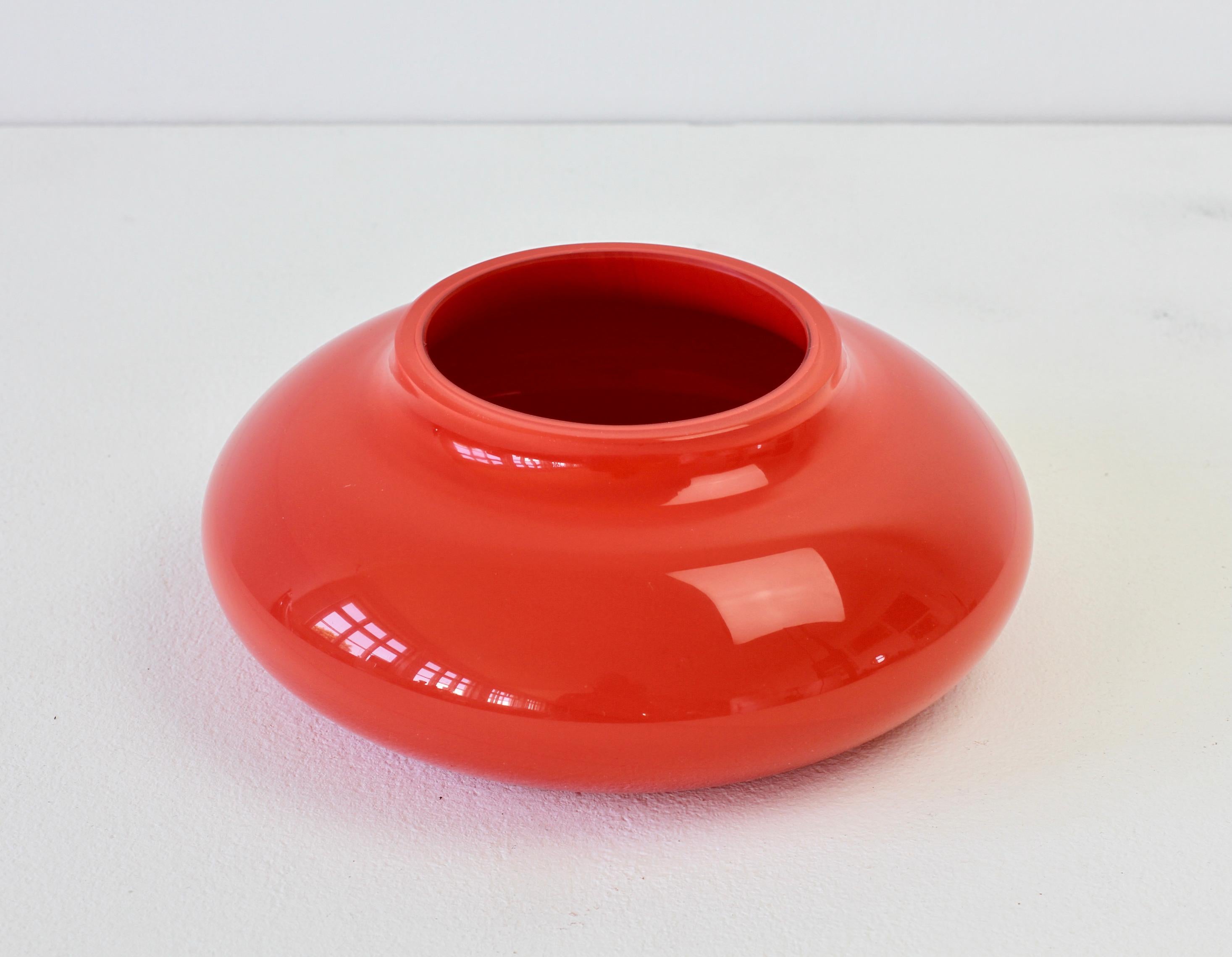 Cenedese Dark Red Mid-Century Modern Italian Murano Glass Bowl or Vase For Sale 1