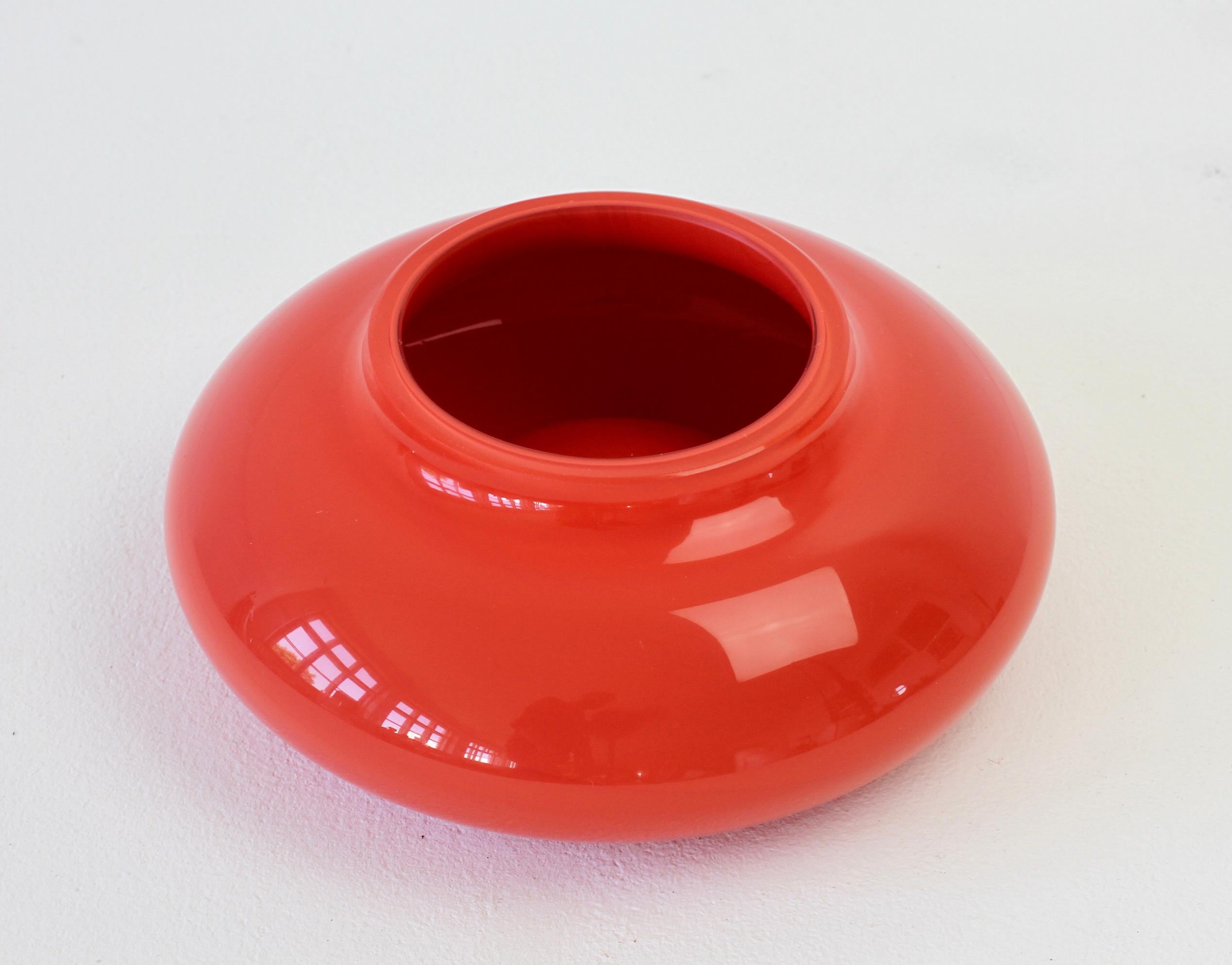Cenedese Dark Red Mid-Century Modern Italian Murano Glass Bowl or Vase For Sale 3