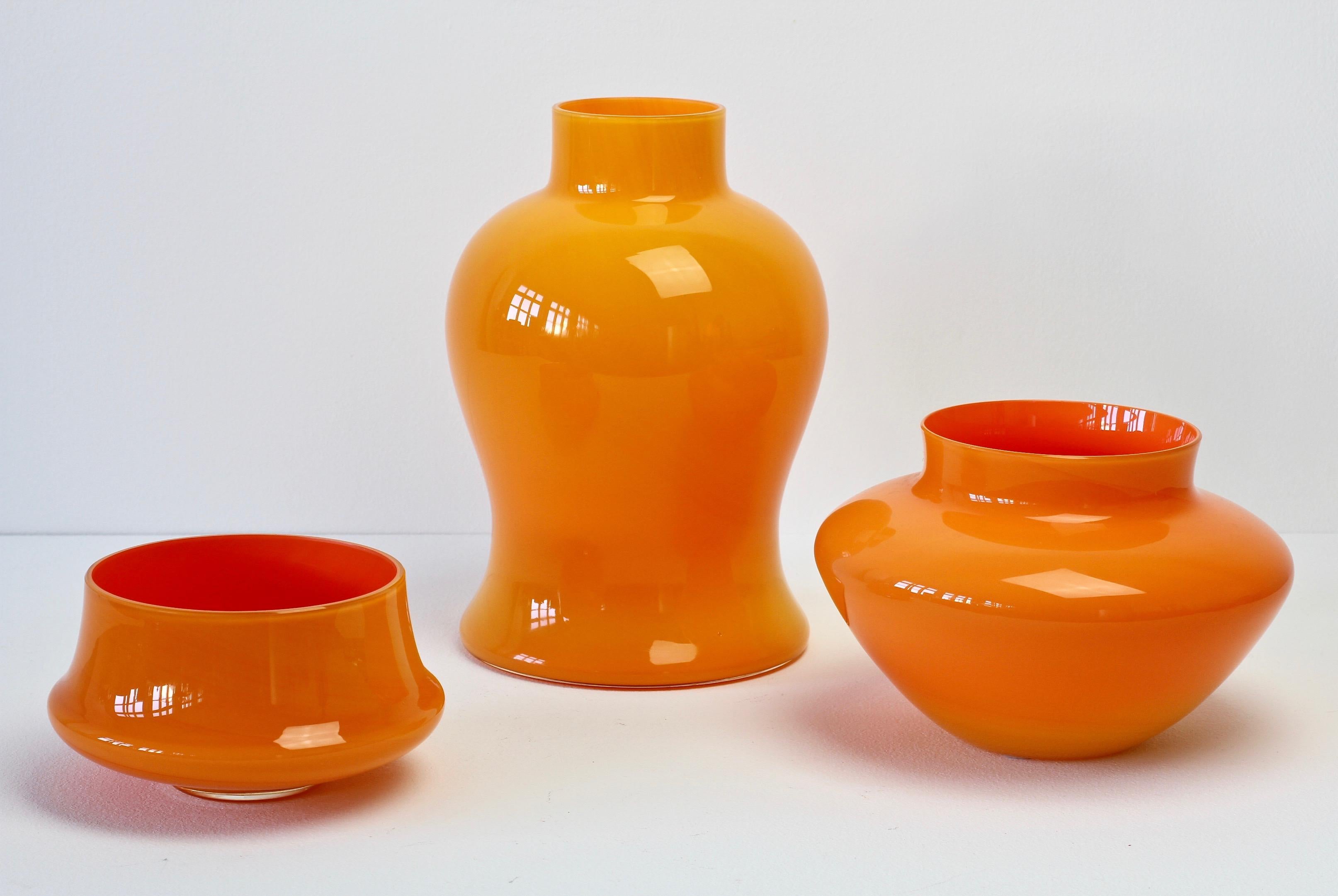 Cenedese set, group, ensemble or collection of Murano glass vases, bowls or vessels, made in Italy. Particularly striking are the forms, they have all the characteristics of hand thrown pottery with the unmistakable look and feel of glass.

A fun,