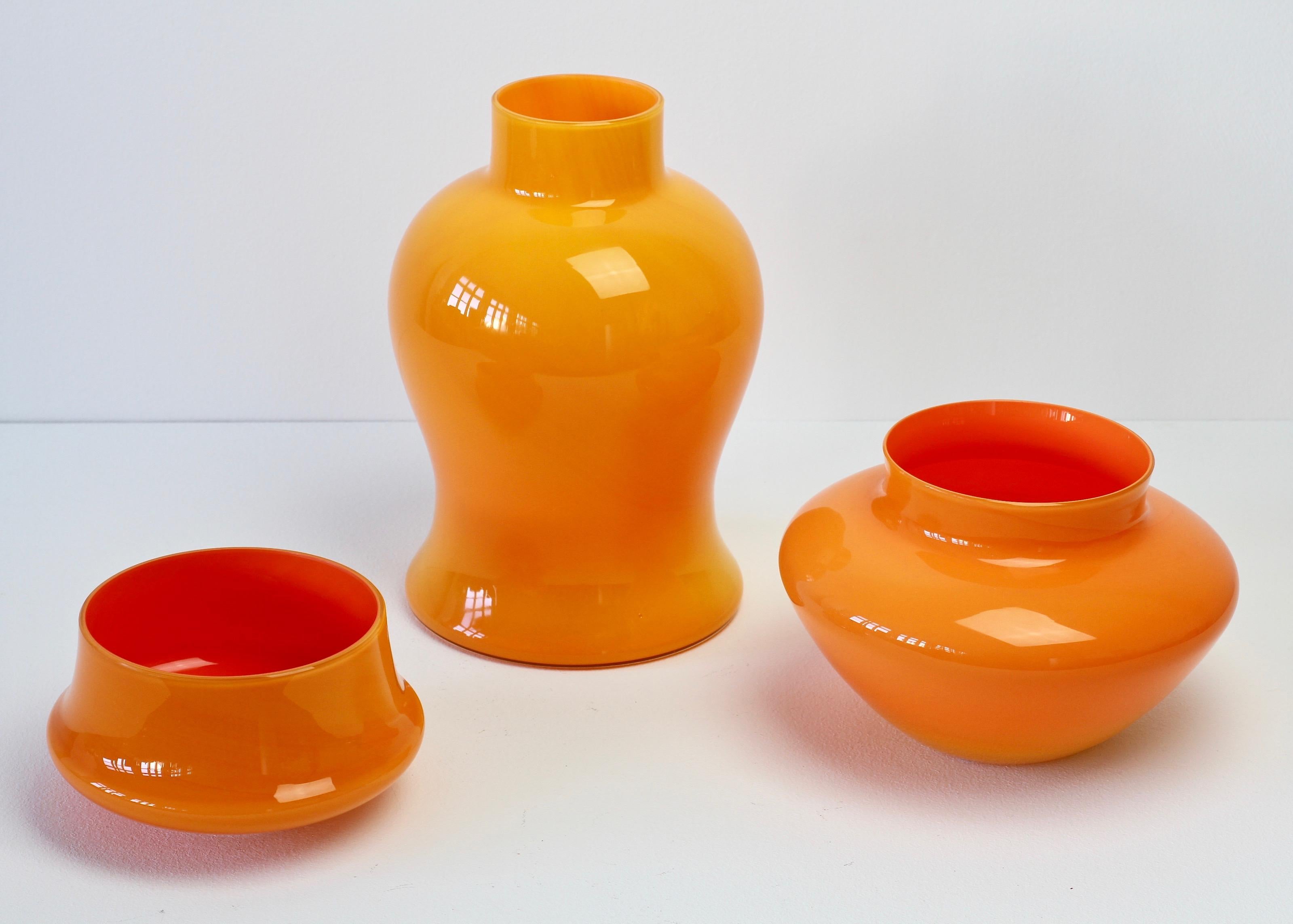 Cenedese Ensemble / Trio of Bright Orange Vintage Italian Murano Glass Vases (Moderne der Mitte des Jahrhunderts)
