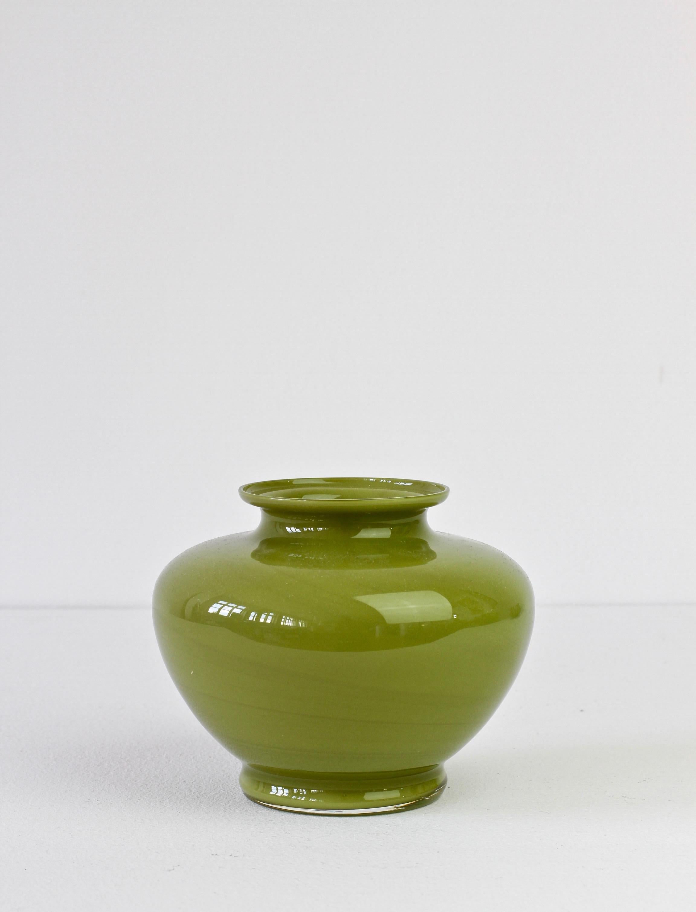 Cenedese Ensemble of Moss Green Vintage Midcentury Italian Murano Glass Vases 7