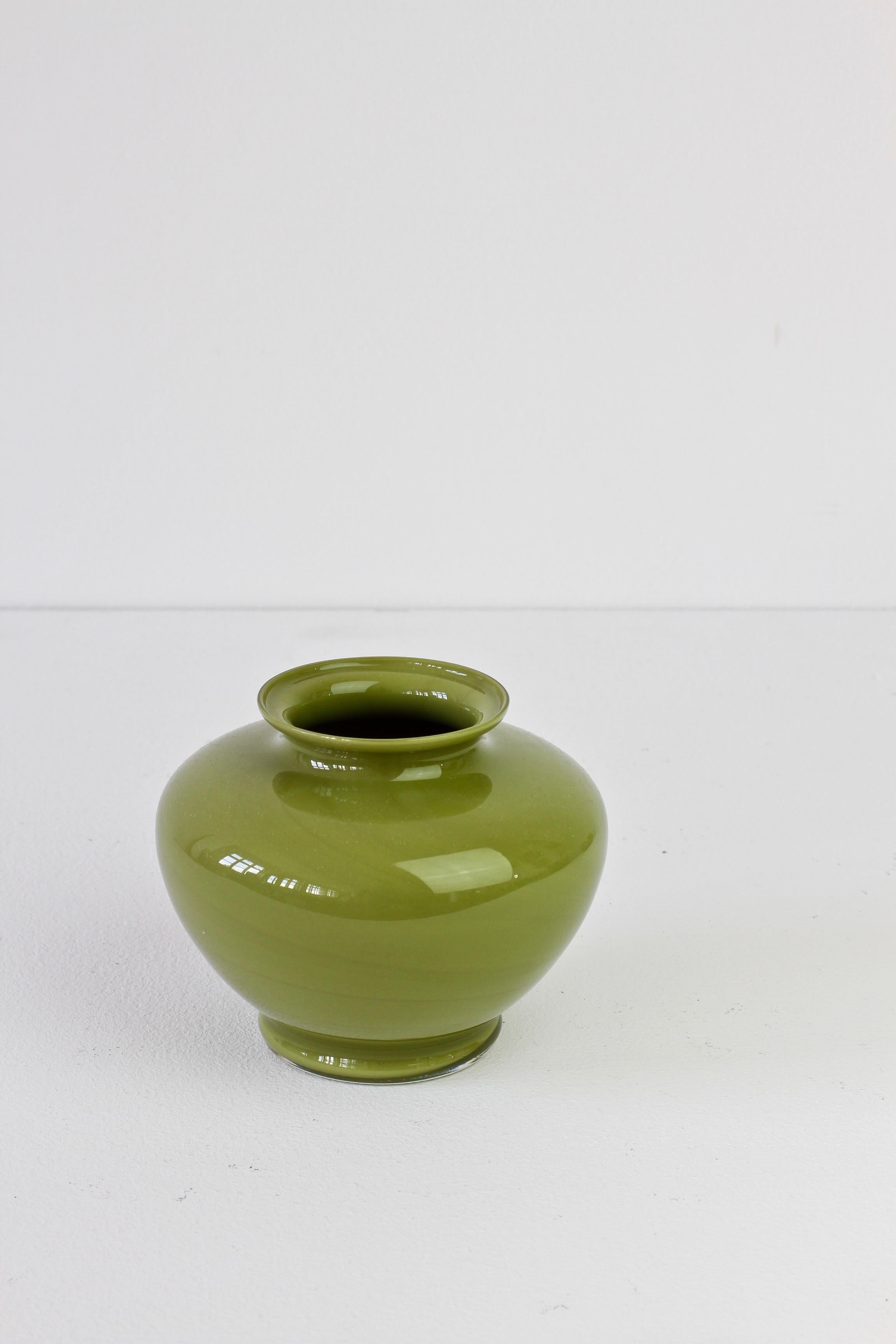 Cenedese Ensemble of Moss Green Vintage Midcentury Italian Murano Glass Vases 8