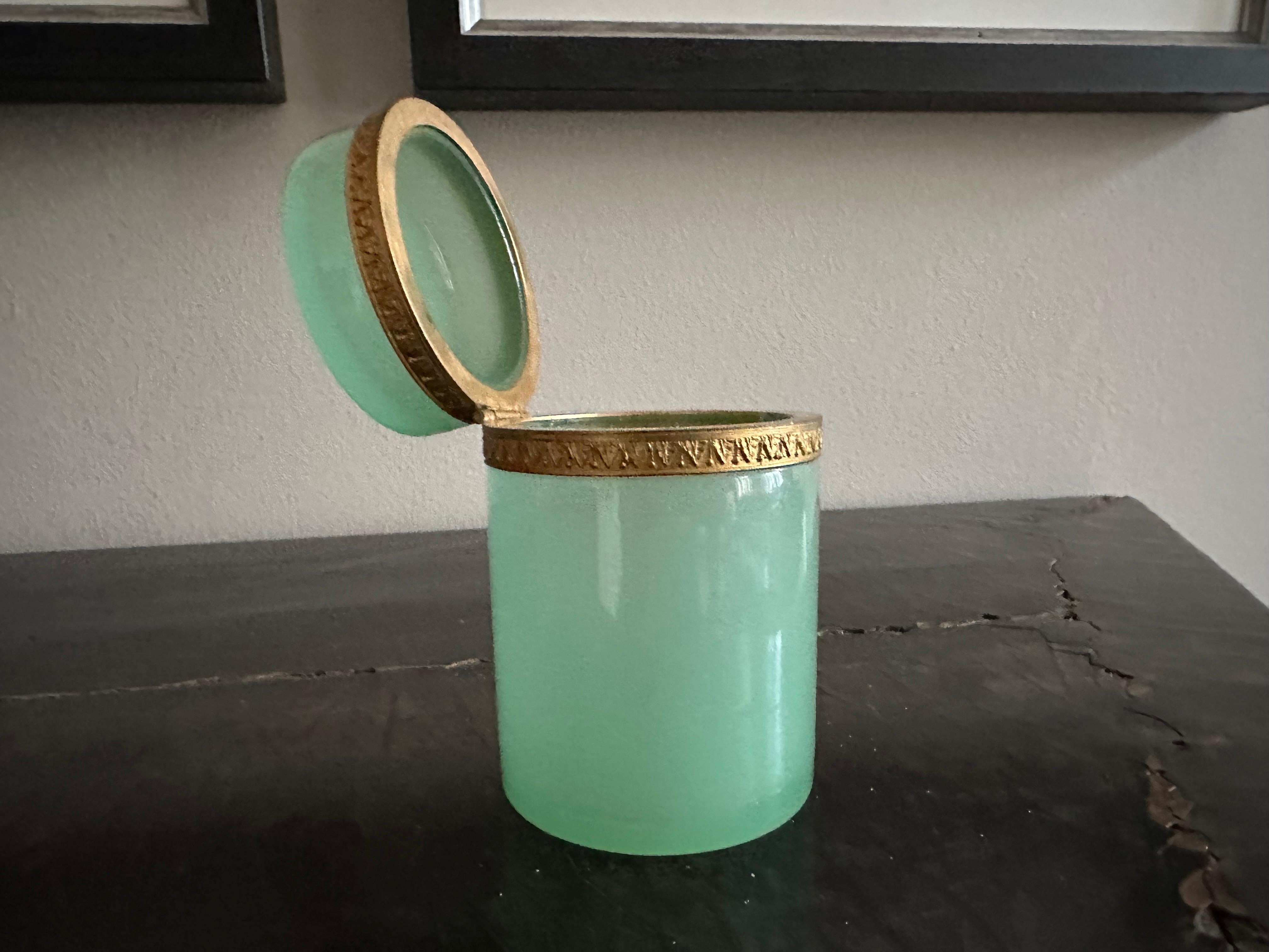 Belle Époque  Boîte à bijoux en verre de Murano de Cenedese - vert jade, début du 20e siècle, Italie en vente