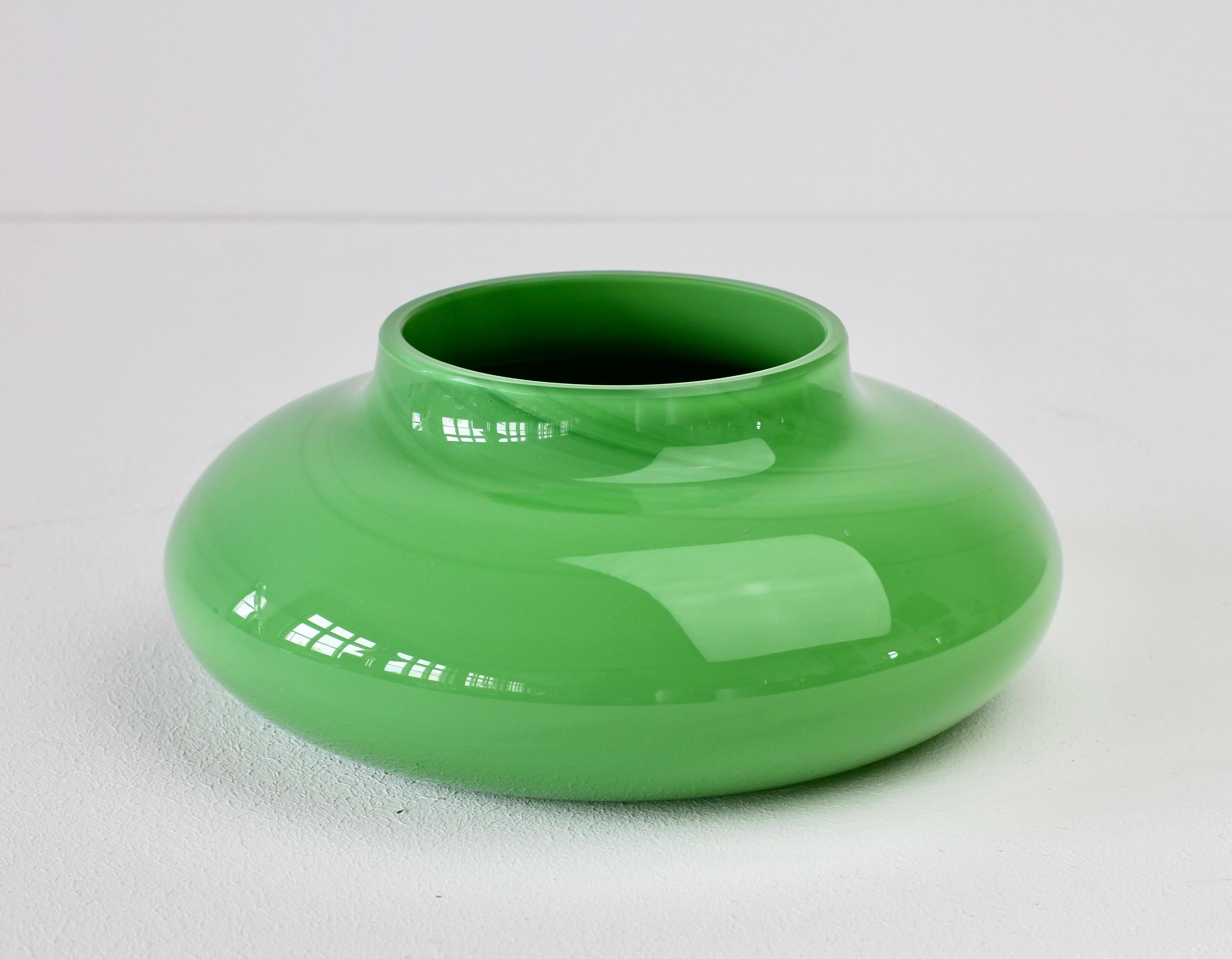 20th Century Cenedese Green Mid-Century Modern Italian Murano Glass Bowl or Vase