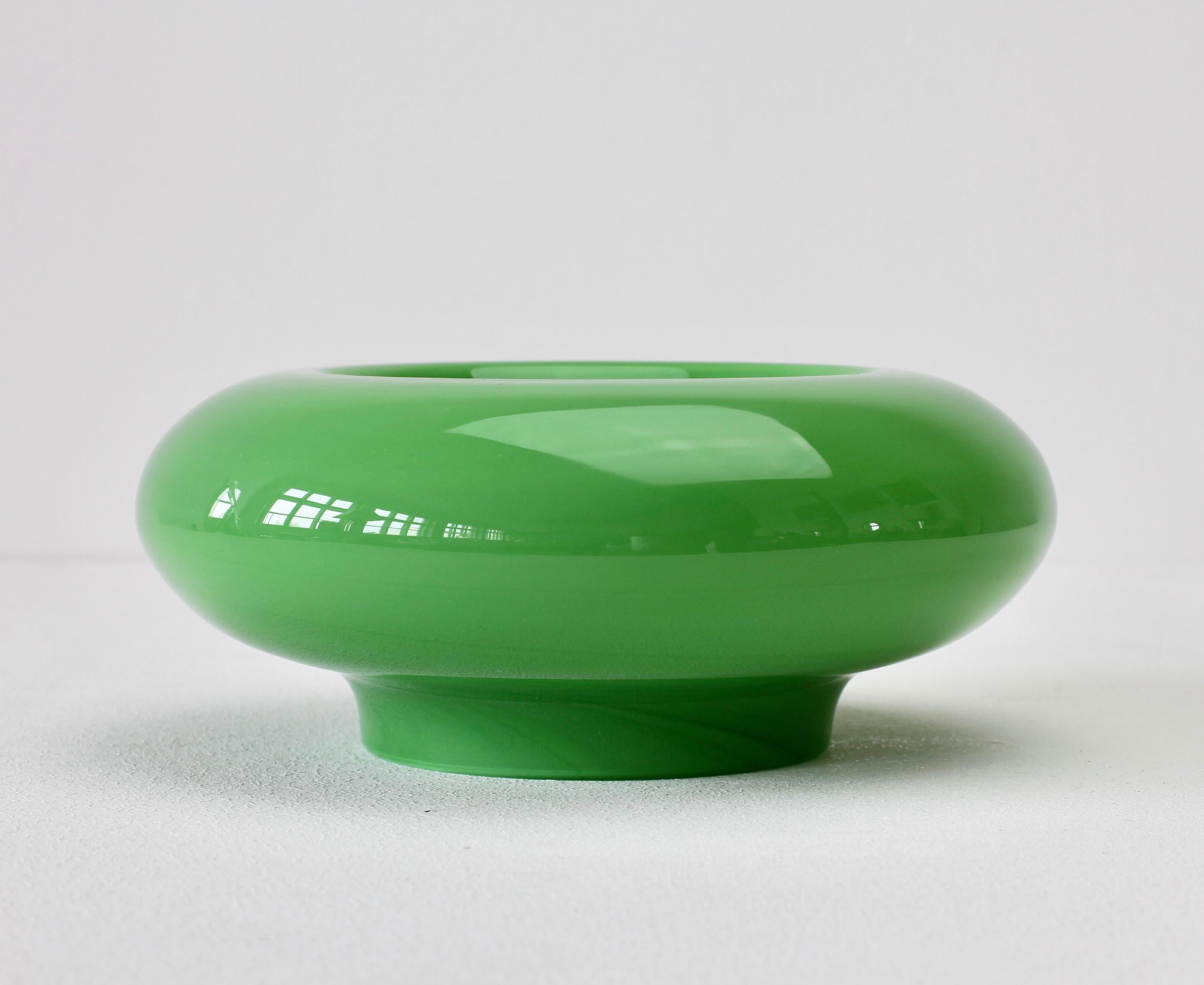 Cenedese Green Mid-Century Modern Italian Murano Glass Bowl or Vase 1