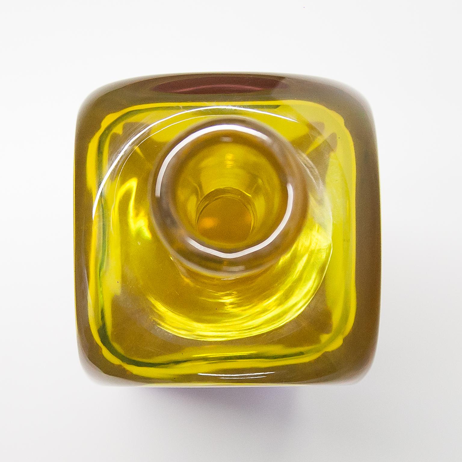 Milieu du XXe siècle Cenedese grand carafe en verre de Murano jaune et rose des années 1960 en vente