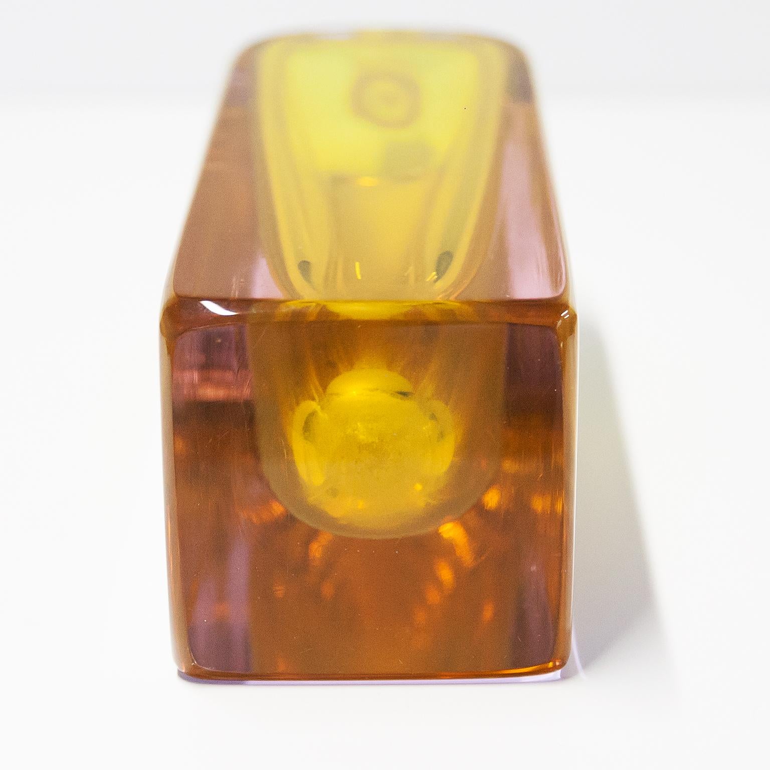 Verre de Murano Cenedese grand carafe en verre de Murano jaune et rose des années 1960 en vente