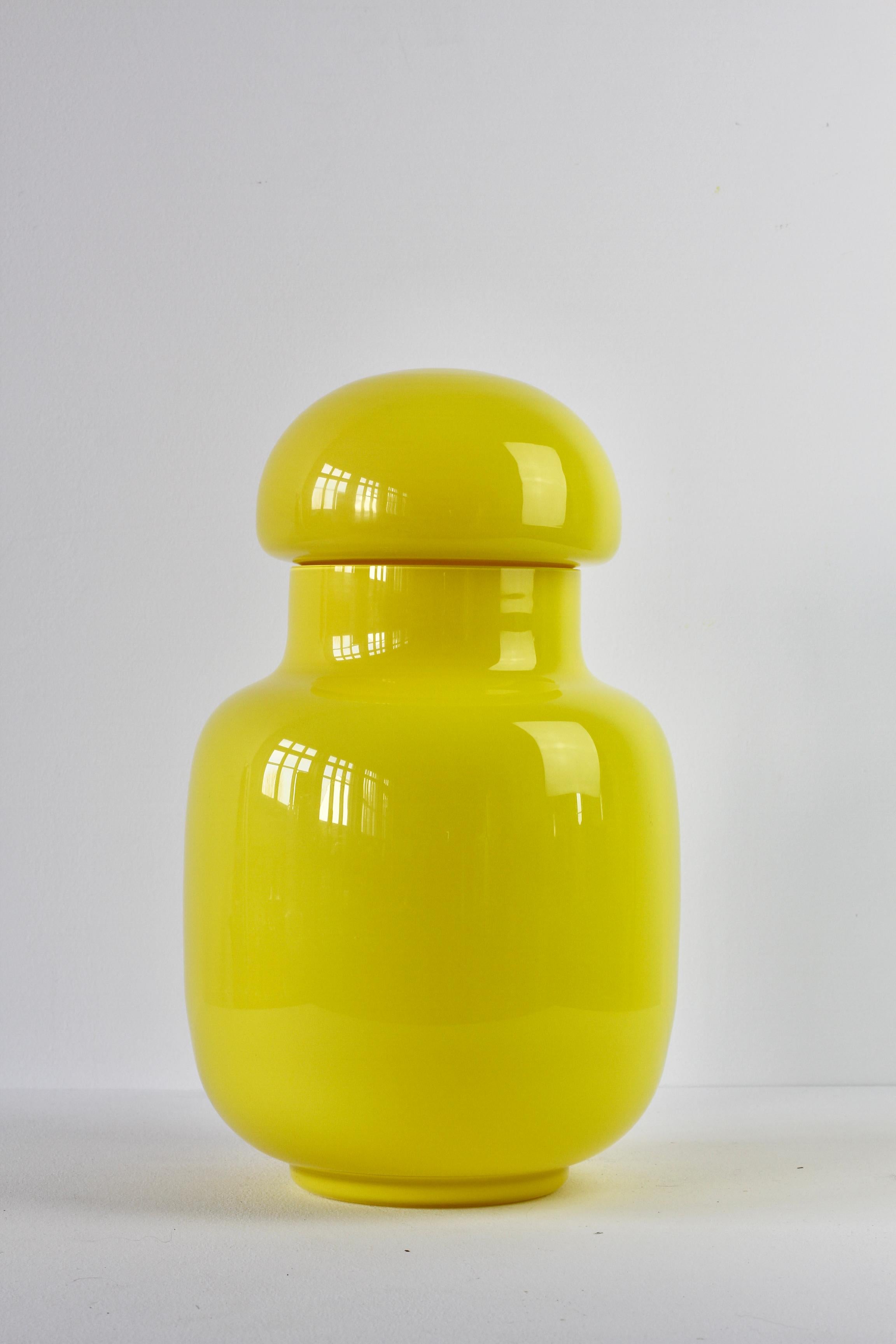 Cenedese Large Bright Yellow Vintage Italian Murano Art Glass Lidded Jar or Vase For Sale 4
