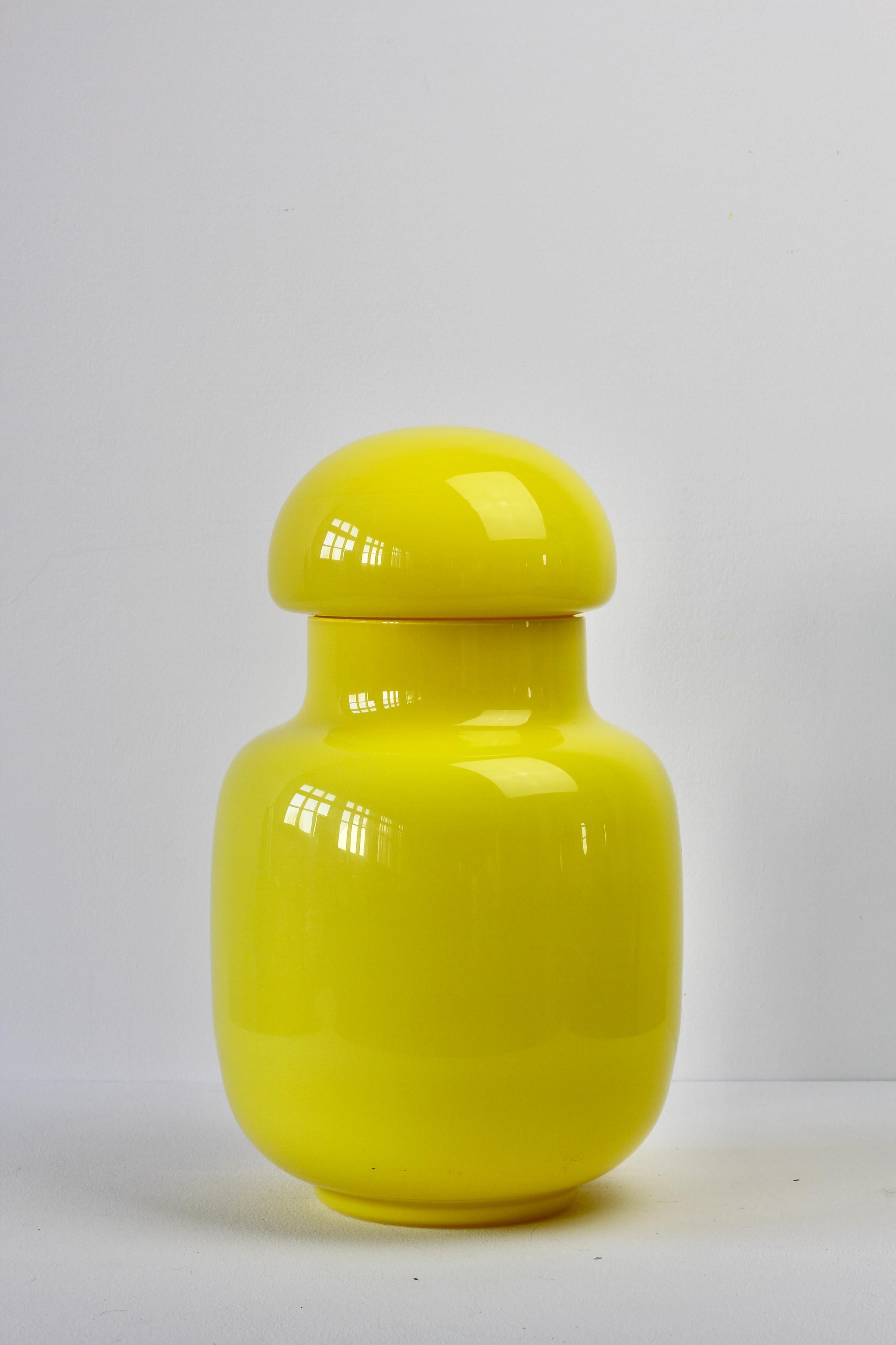 Cenedese Large Bright Yellow Vintage Italian Murano Art Glass Lidded Jar or Vase For Sale 5
