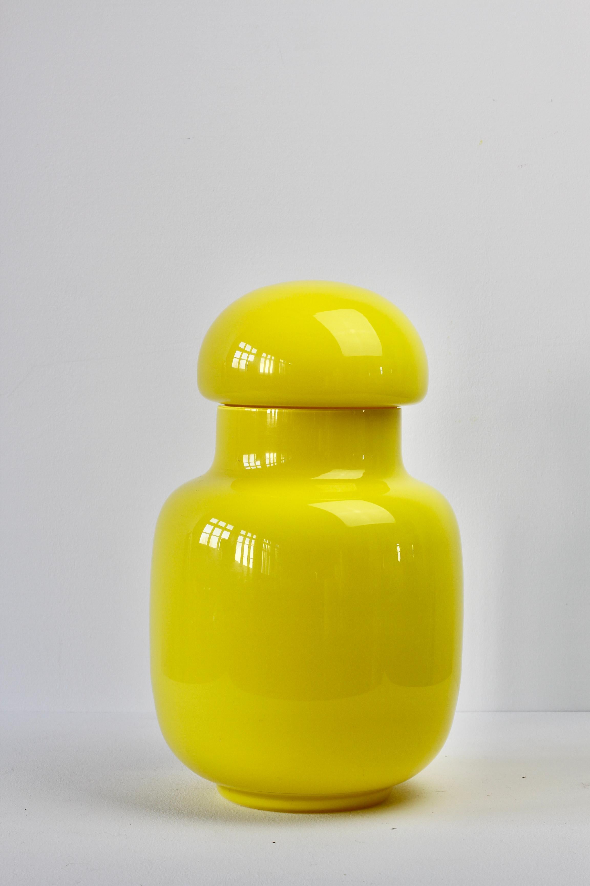 Cenedese Large Bright Yellow Vintage Italian Murano Art Glass Lidded Jar or Vase For Sale 6