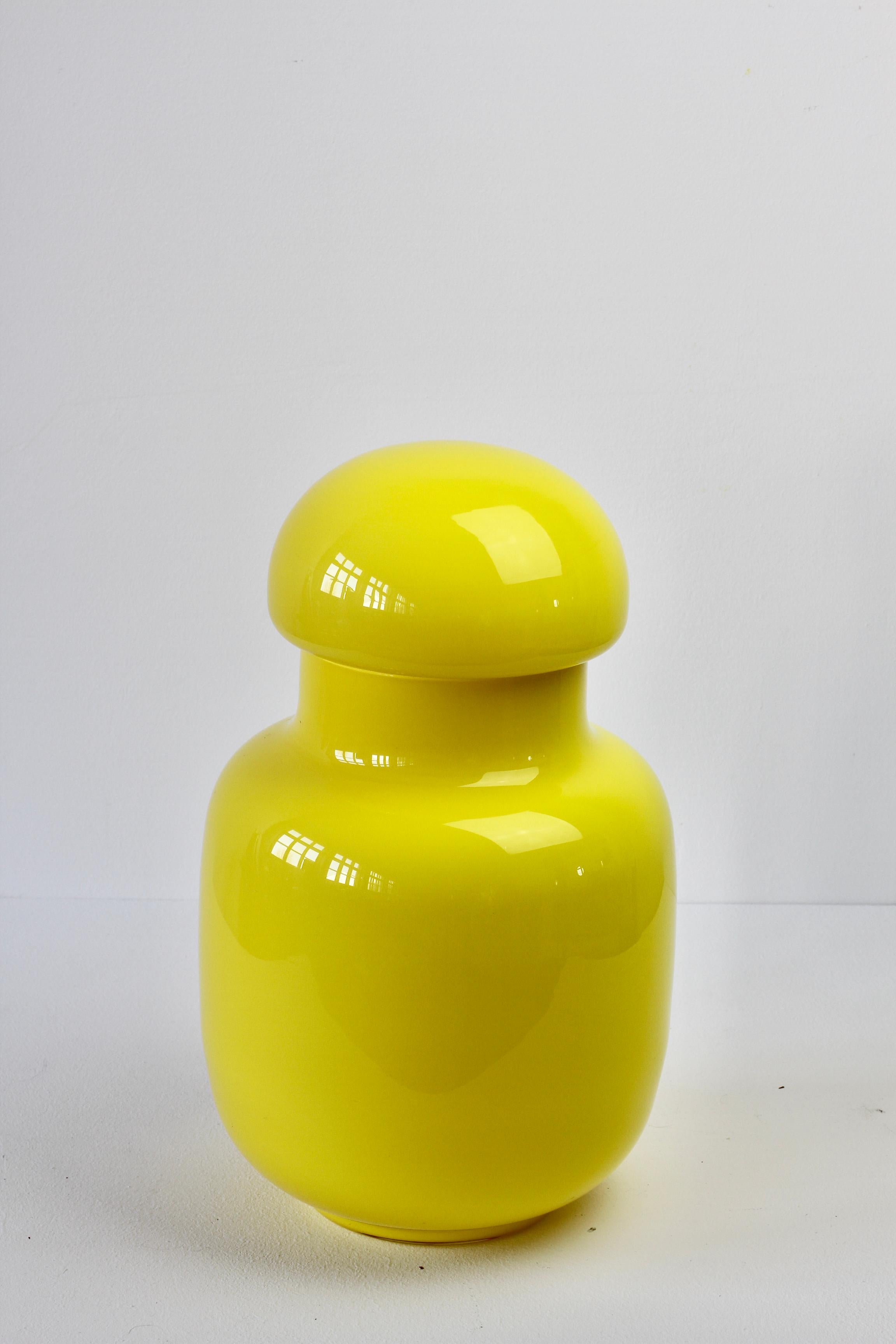 Cenedese Large Bright Yellow Vintage Italian Murano Art Glass Lidded Jar or Vase For Sale 7