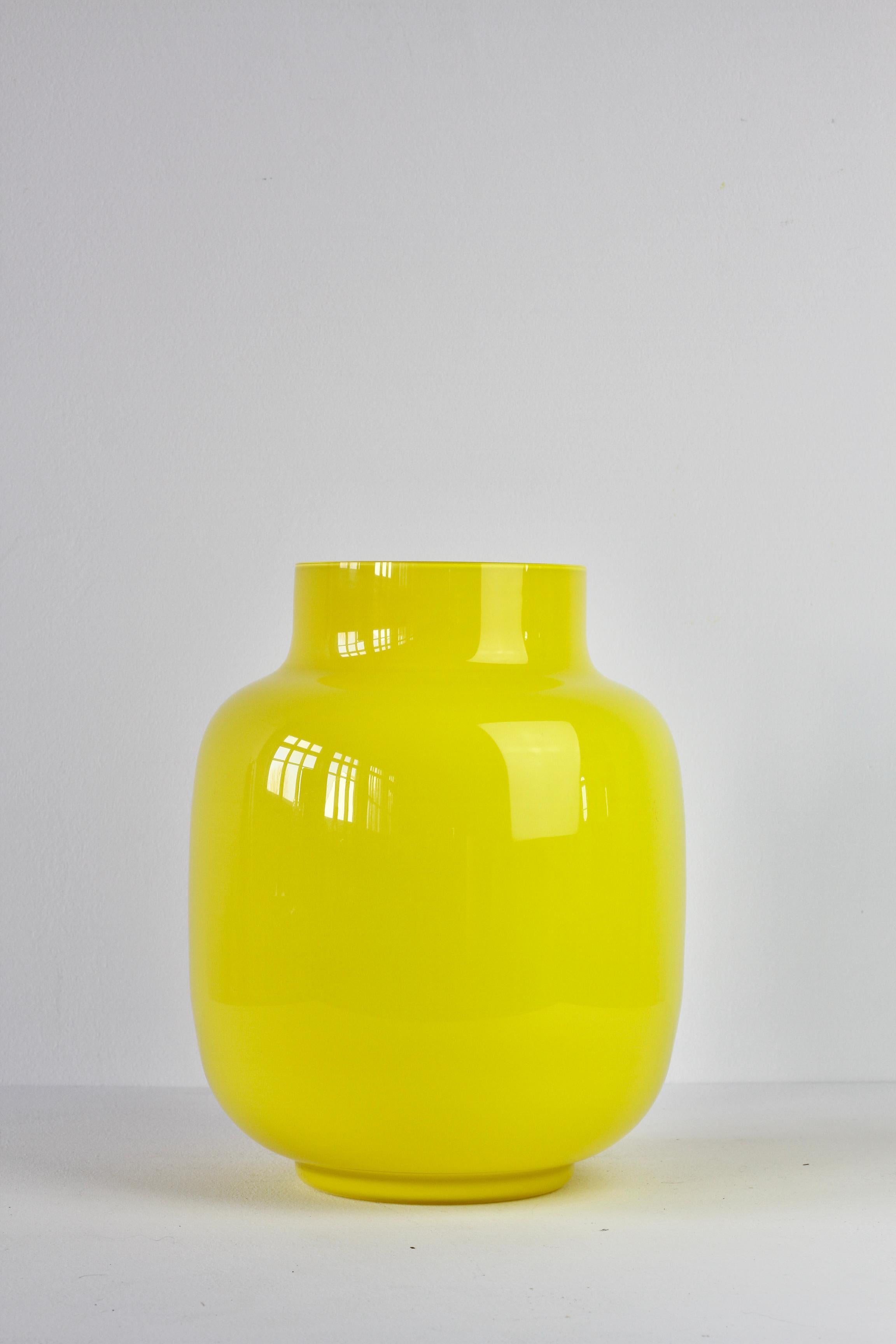 Grand vase ou pot à couvercle en verre d'art italien de Murano jaune vif Cenedese en vente 10