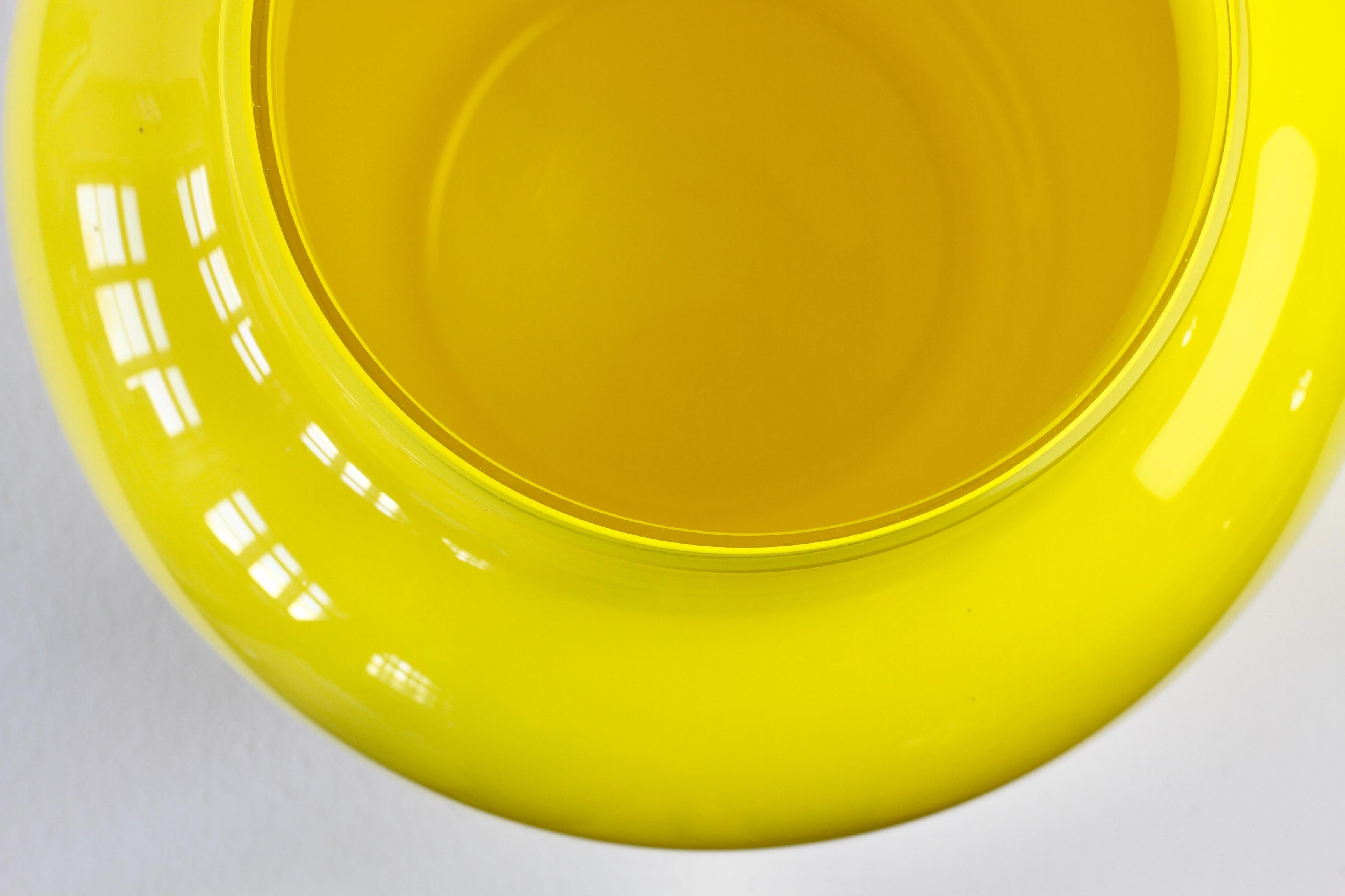 Grand vase ou pot à couvercle en verre d'art italien de Murano jaune vif Cenedese en vente 12