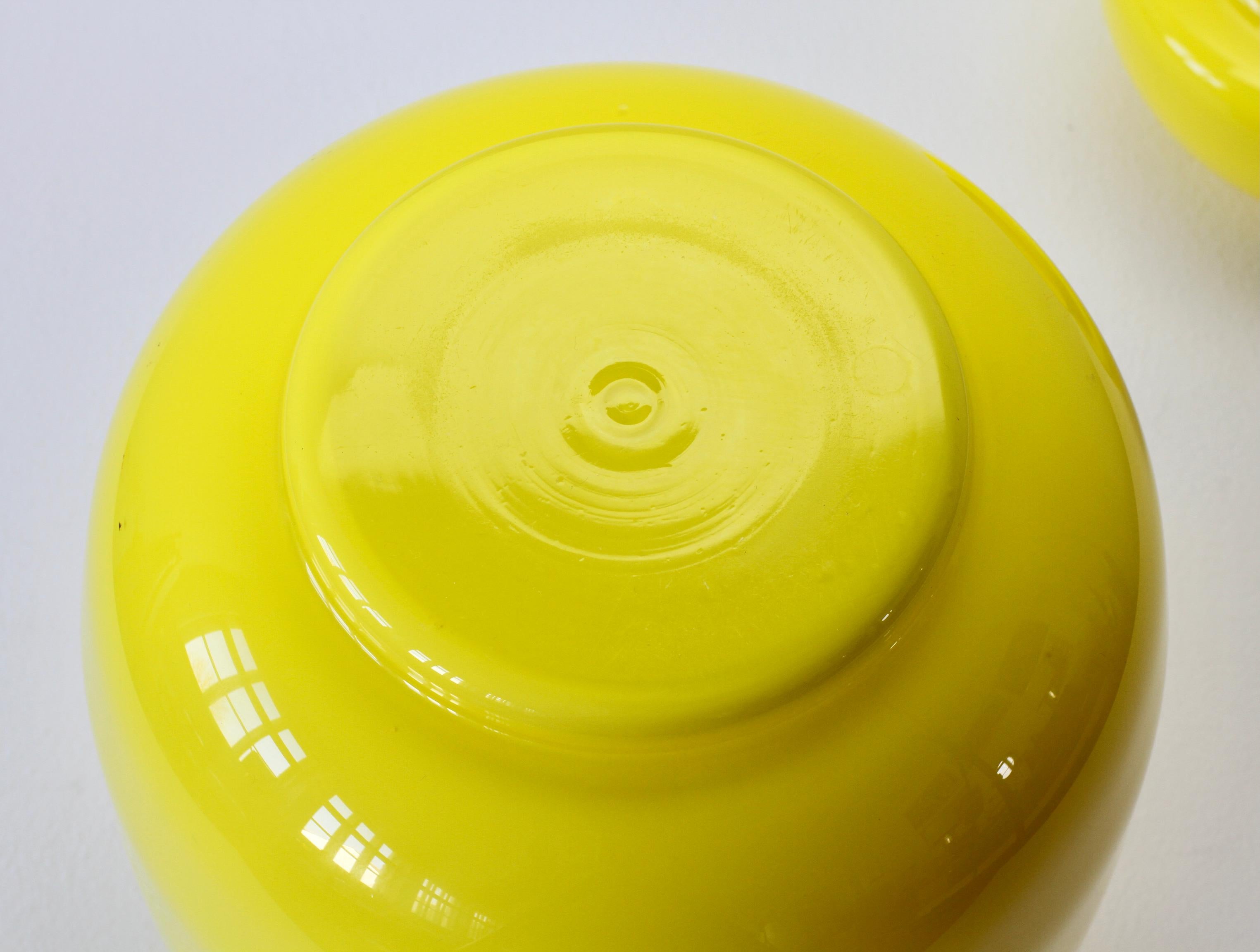 Cenedese Large Bright Yellow Vintage Italian Murano Art Glass Lidded Jar or Vase For Sale 14