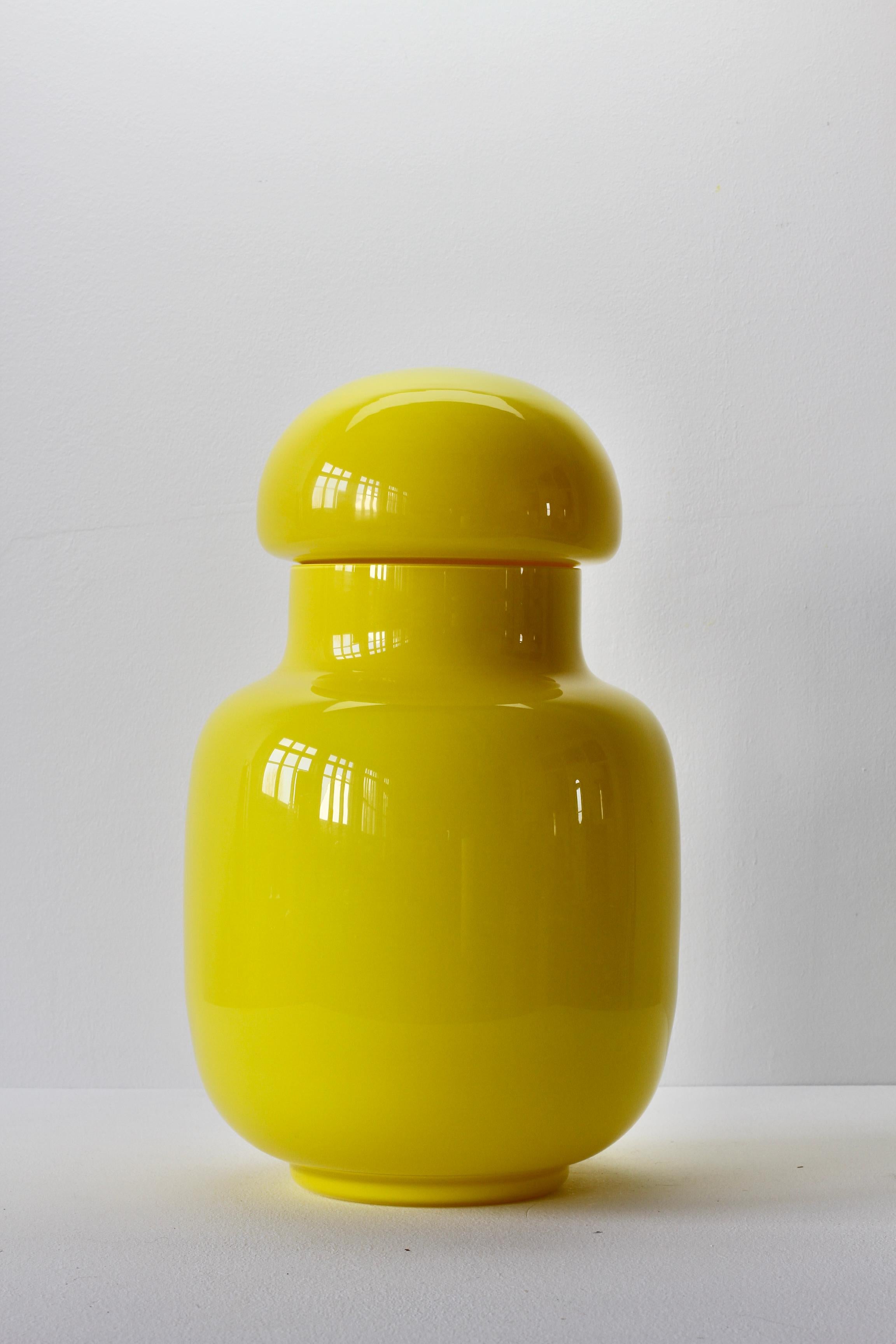 Cenedese Large Bright Yellow Vintage Italian Murano Art Glass Lidded Jar or Vase For Sale 1