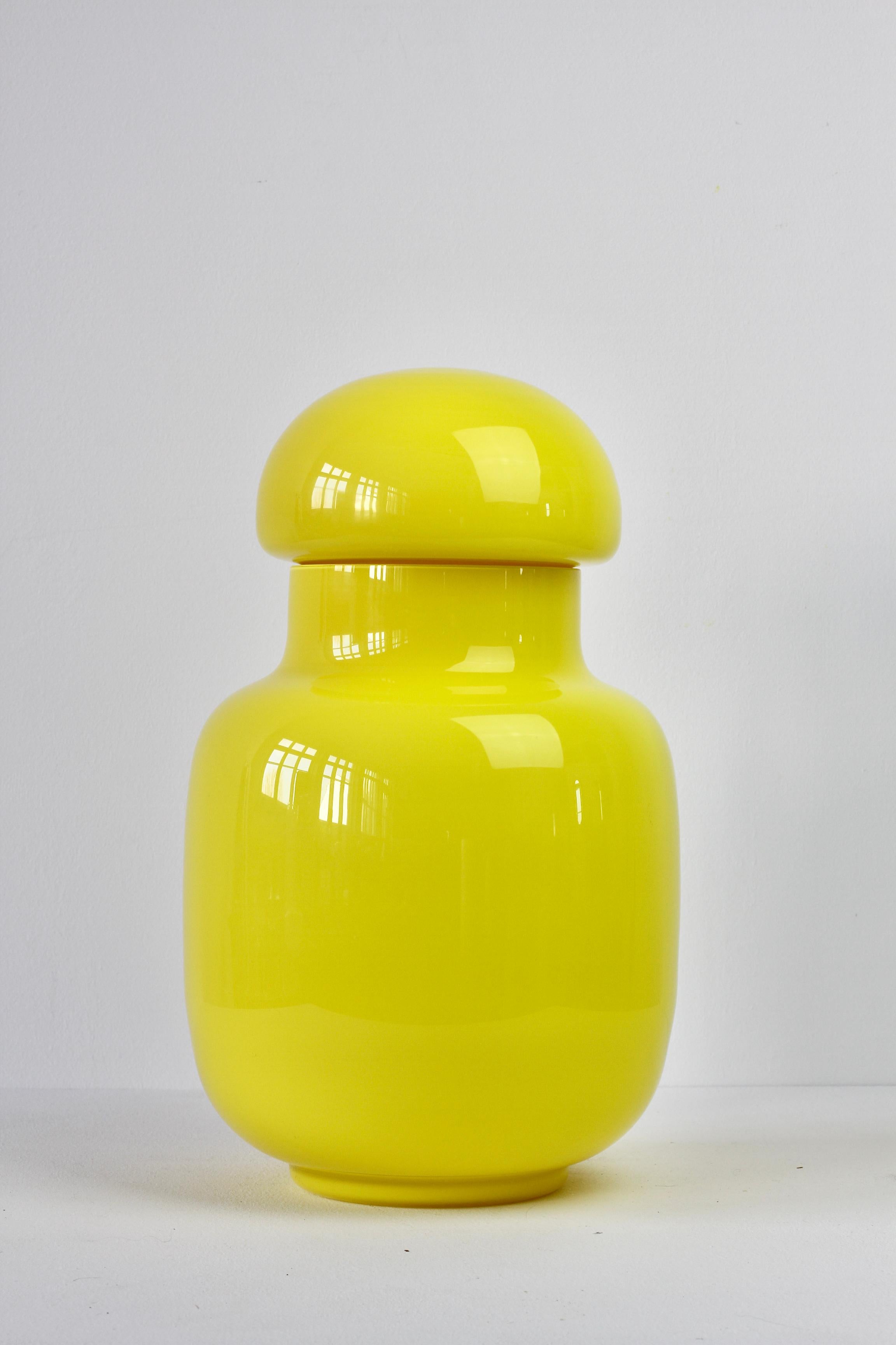 Cenedese Large Bright Yellow Vintage Italian Murano Art Glass Lidded Jar or Vase For Sale 2