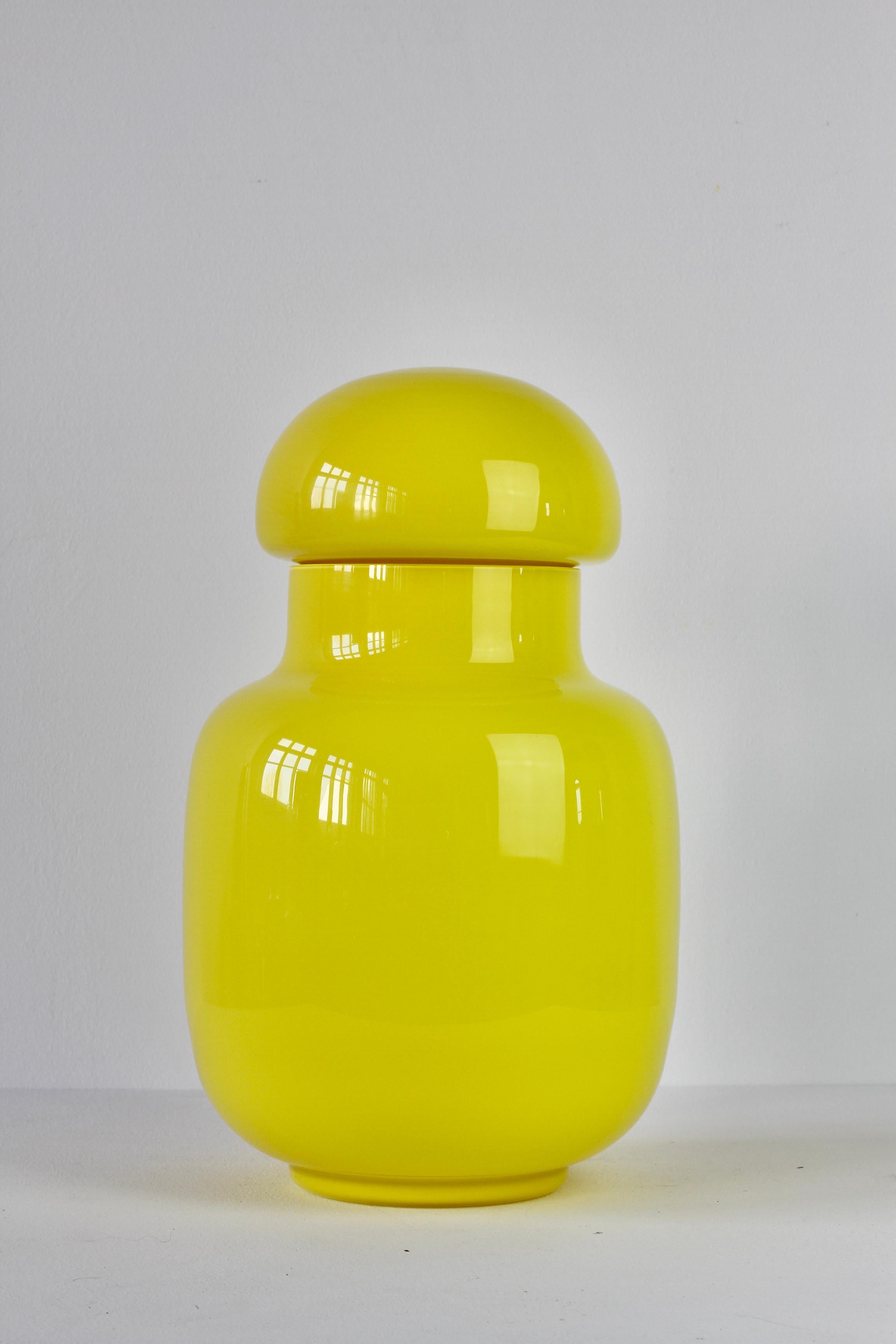 Cenedese Large Bright Yellow Vintage Italian Murano Art Glass Lidded Jar or Vase For Sale 3