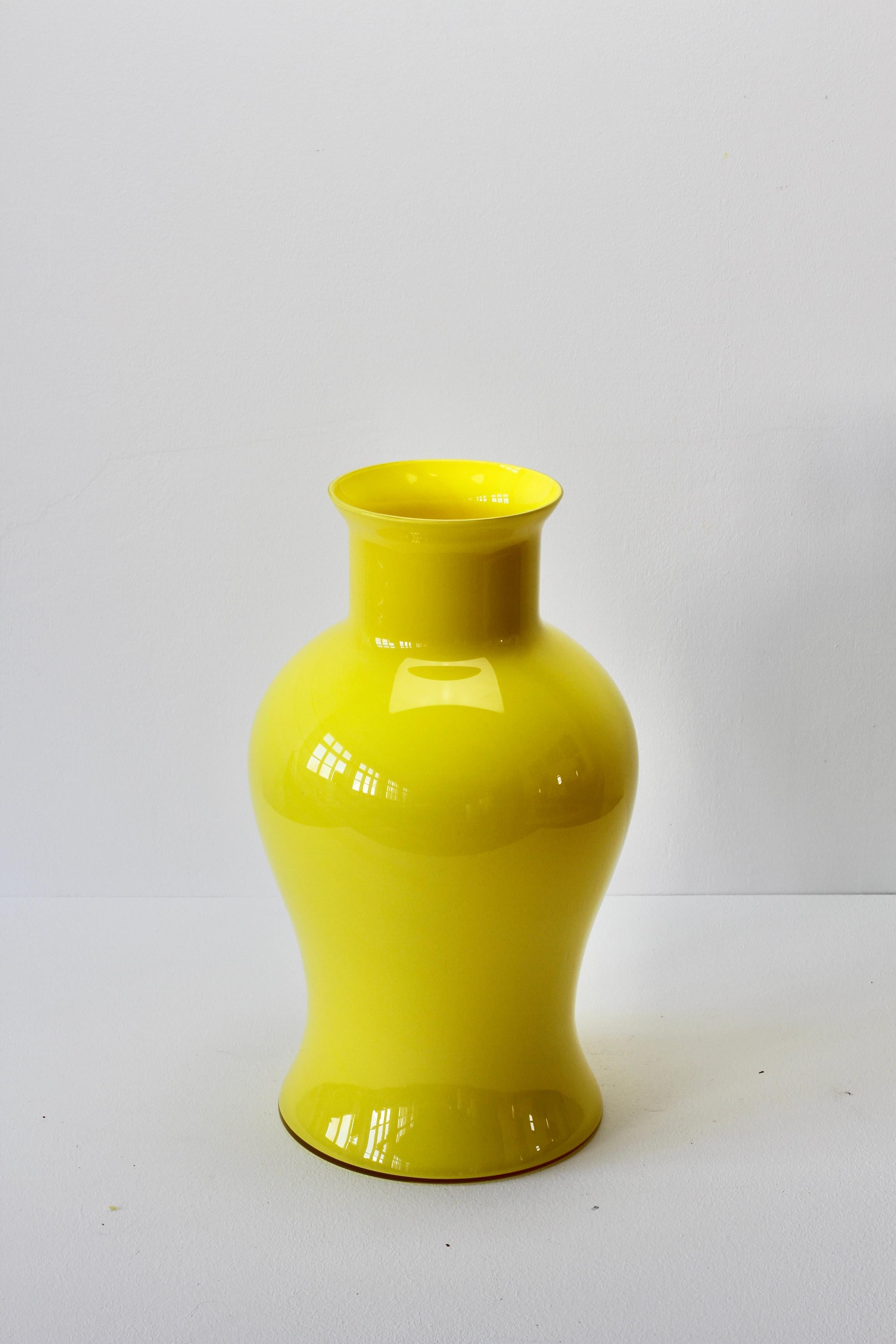 Cenedese Large Bright Yellow Vintage Italian Murano Art Glass Vase For Sale 1