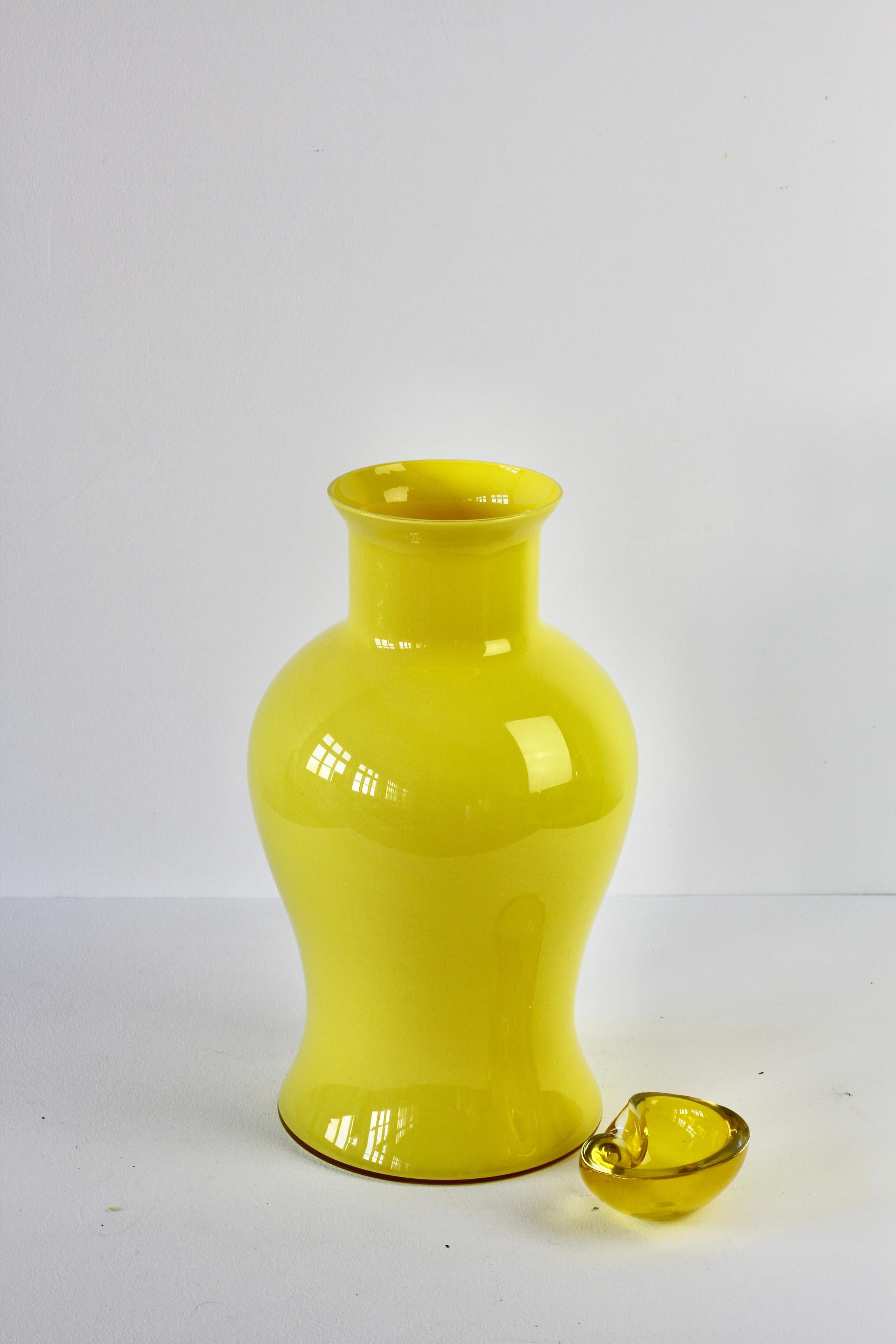 Cenedese Large Bright Yellow Vintage Italian Murano Art Glass Vase For Sale 2