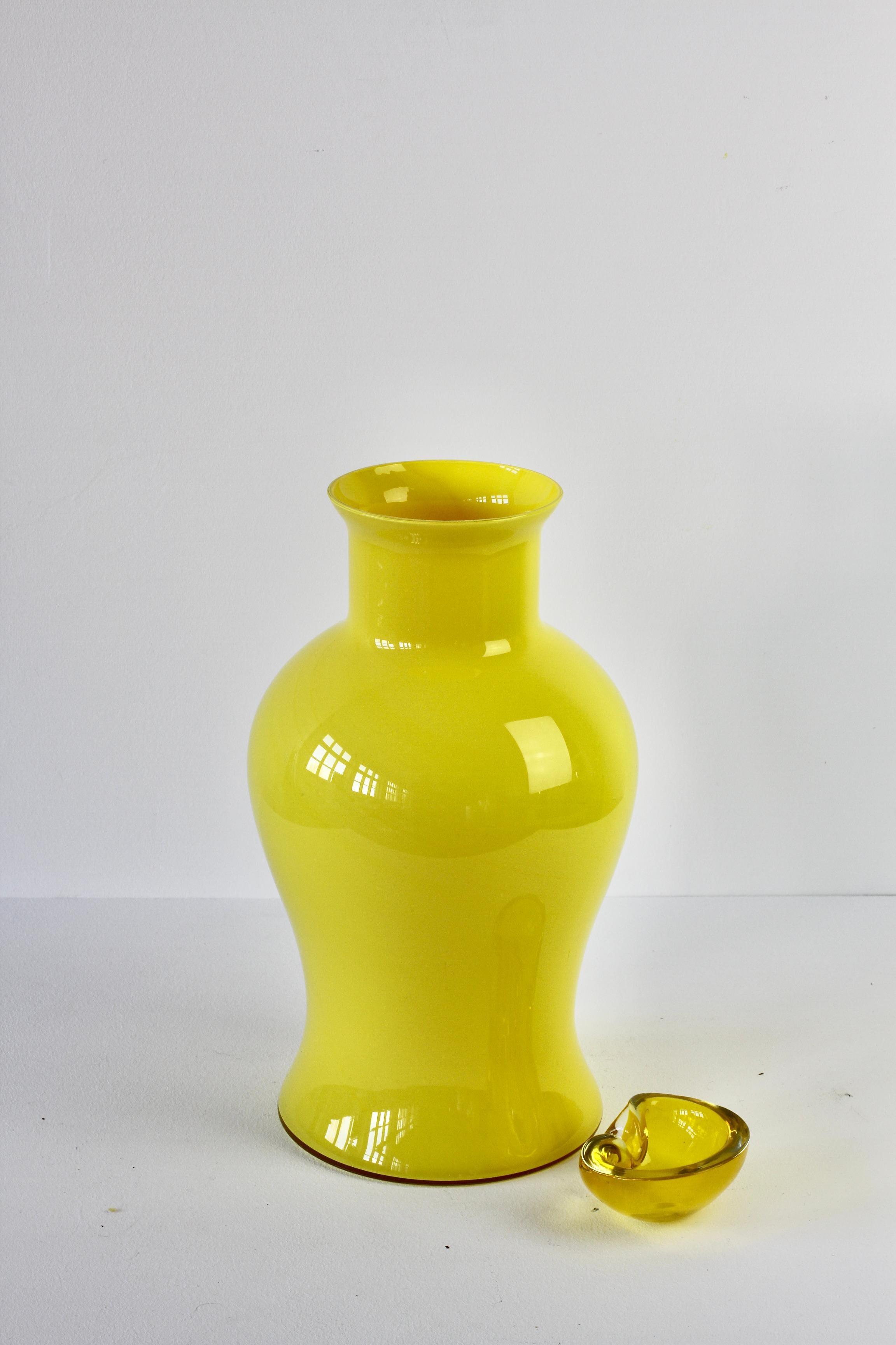Cenedese Gran Jarrón Amarillo Brillante Vintage Italian Art Glass de Murano en venta 4