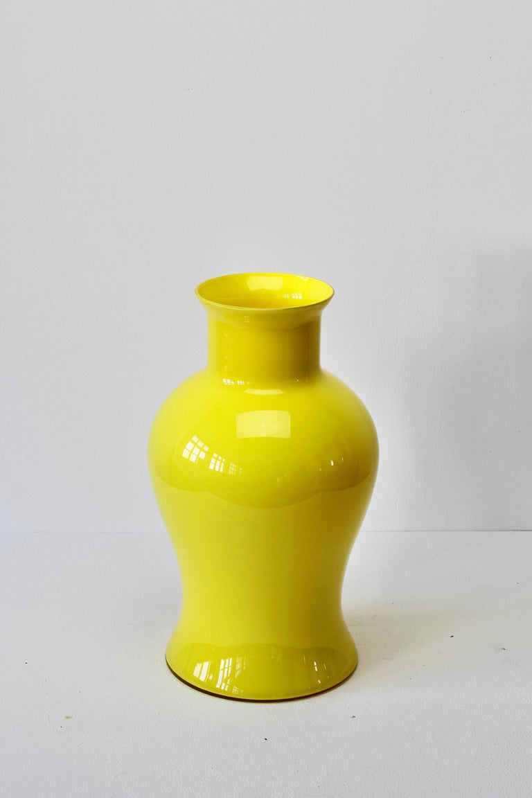Cenedese Large Bright Yellow Vintage Italian Murano Art Glass Vase For Sale 6