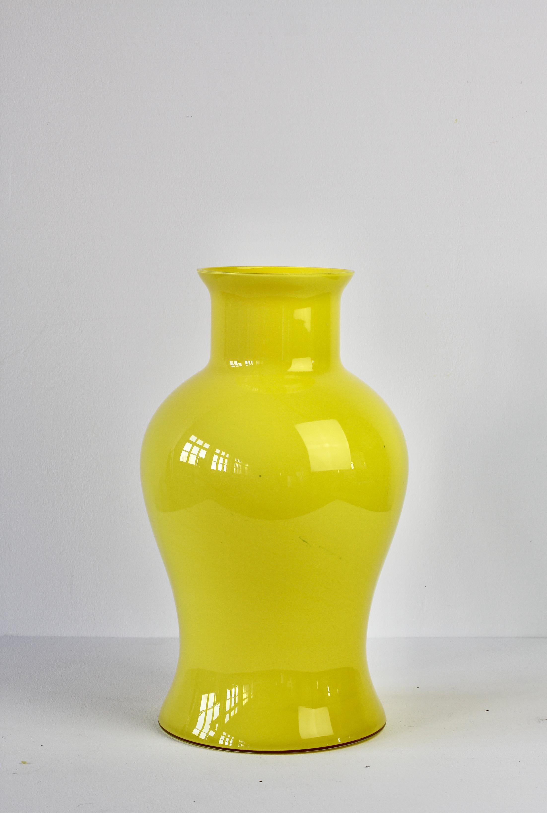 Große hellgelbe Cenedese-Vase aus italienischem Murano-Kunstglas im Vintage-Stil im Angebot 7