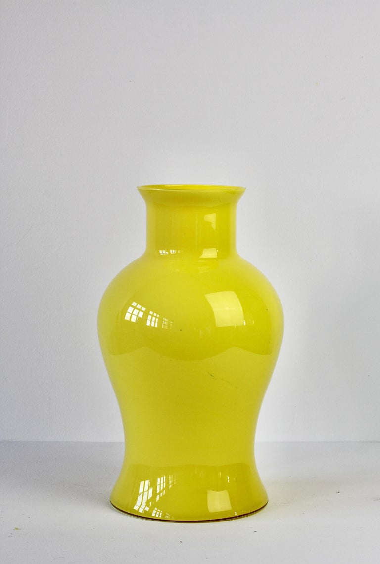 Cenedese Large Bright Yellow Vintage Italian Murano Art Glass Vase For Sale 8