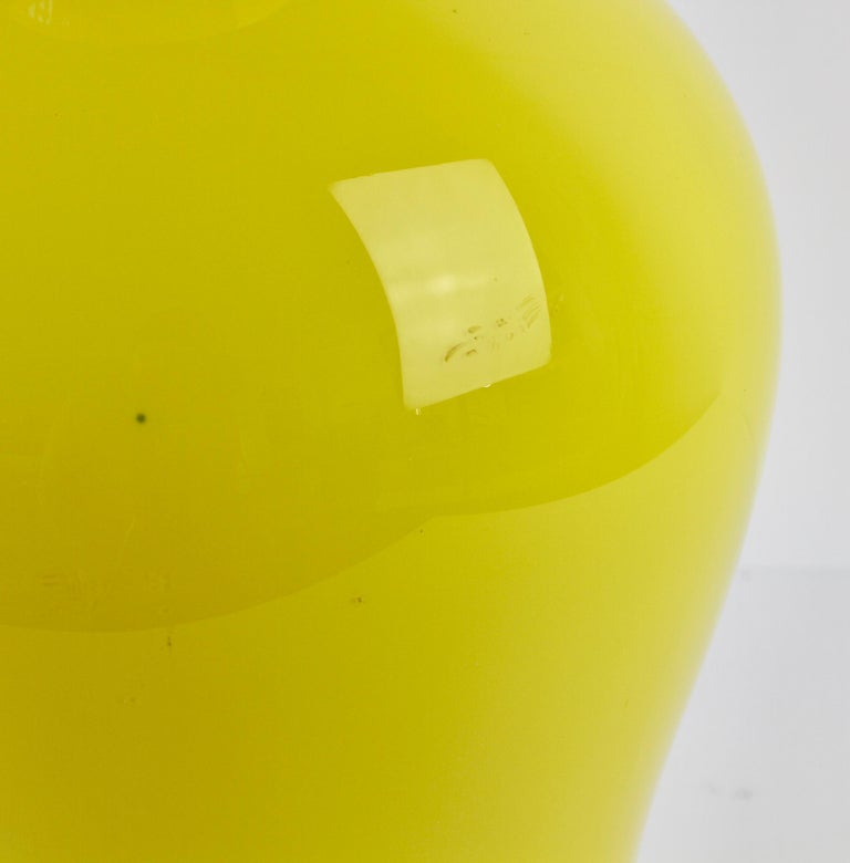 Cenedese Large Bright Yellow Vintage Italian Murano Art Glass Vase For Sale 11