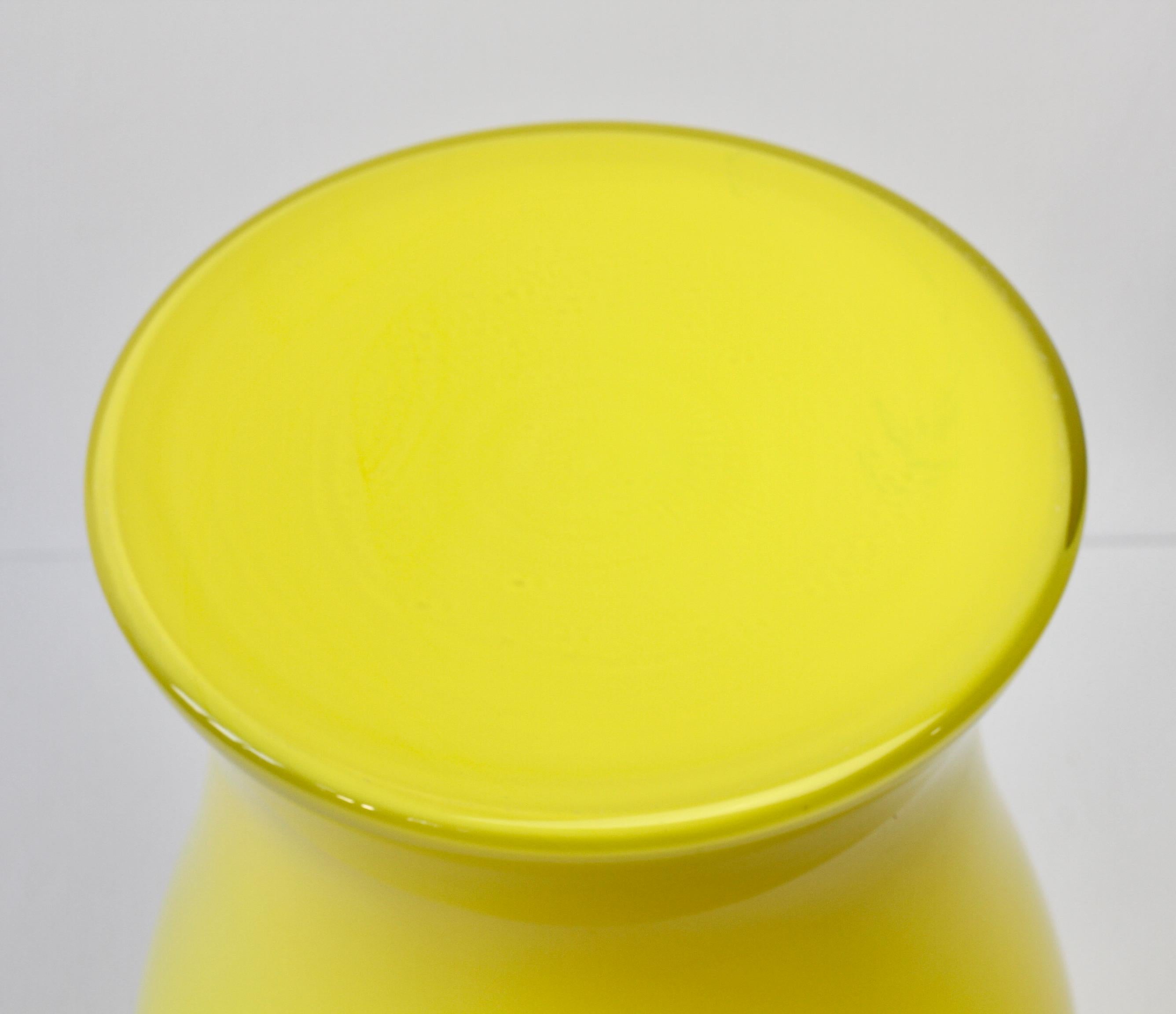 Cenedese Large Bright Yellow Vintage Italian Murano Art Glass Vase For Sale 9