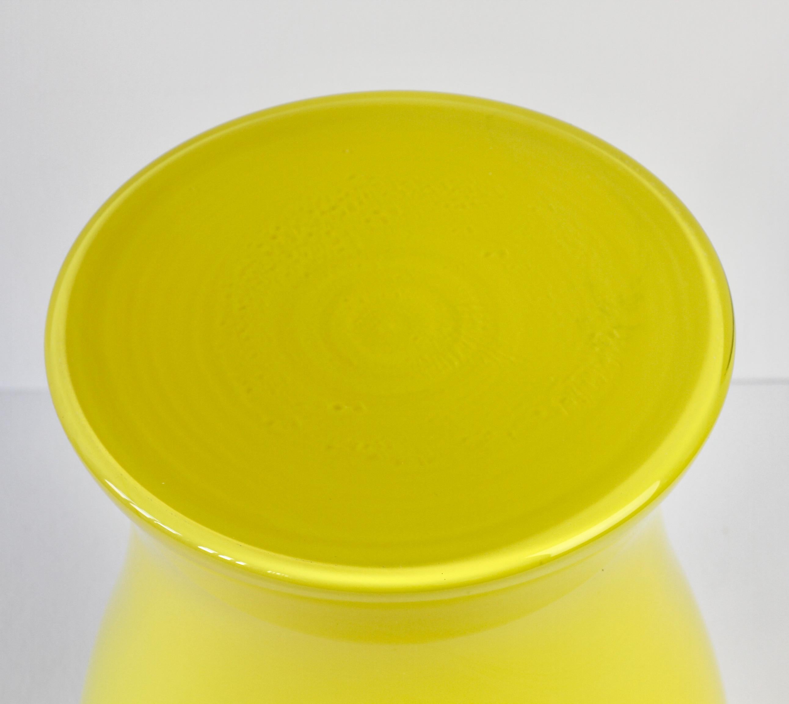 Cenedese Large Bright Yellow Vintage Italian Murano Art Glass Vase For Sale 10