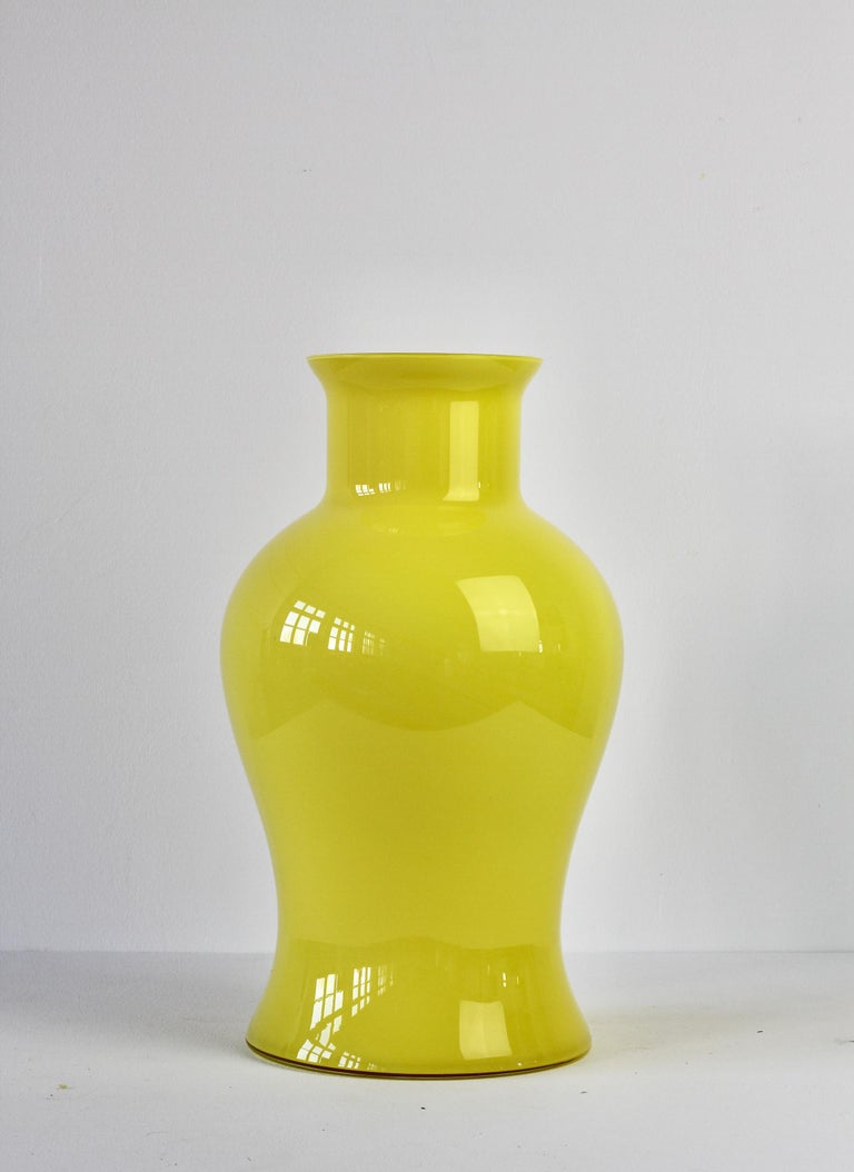 Cenedese Large Bright Yellow Vintage Italian Murano Art Glass Vase For Sale 2