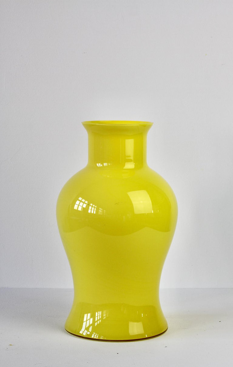 Cenedese Large Bright Yellow Vintage Italian Murano Art Glass Vase For Sale 3
