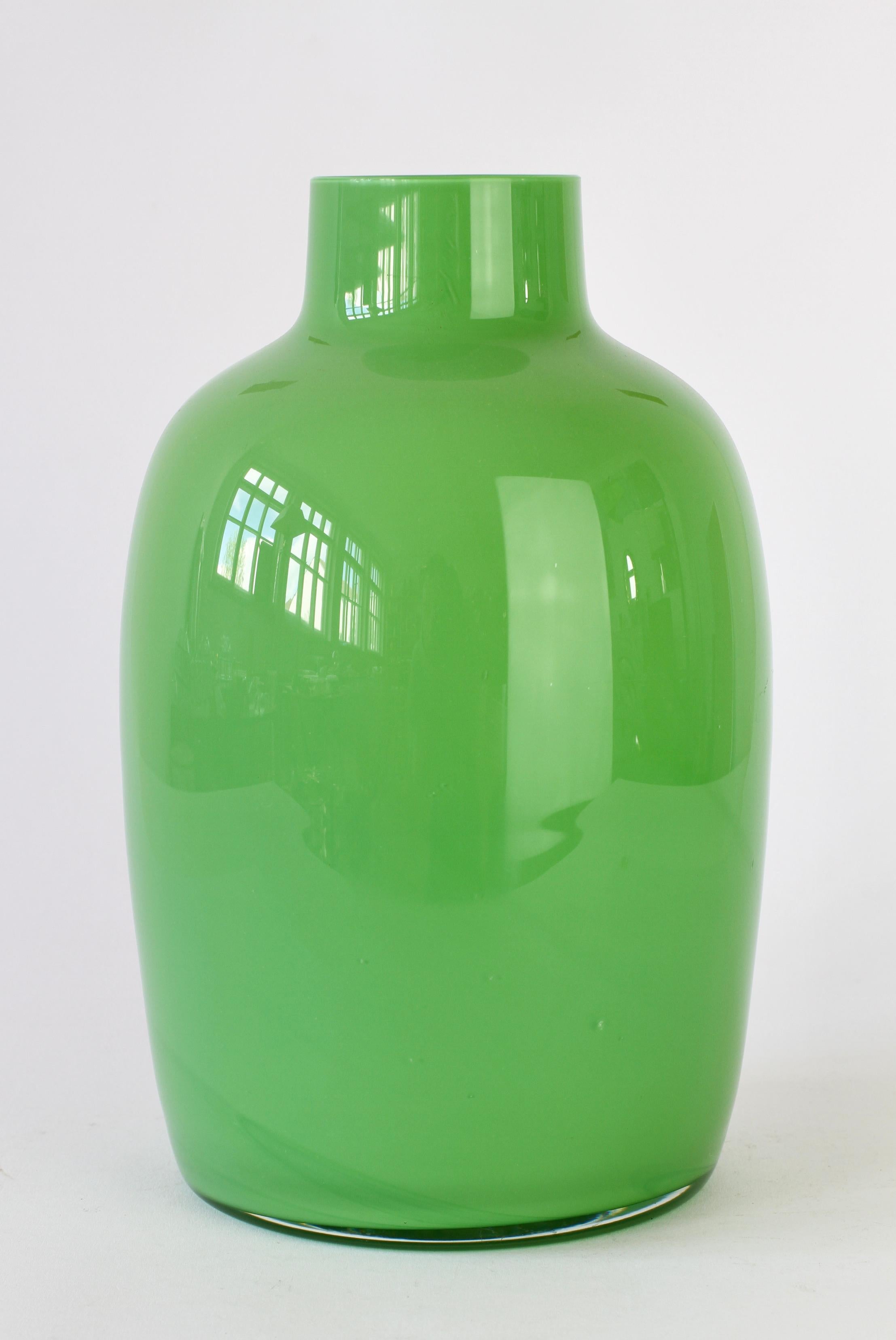 Wonderful tall green vase or urn by Cenedese Vetri of Murano, Italy. A fun, funky and bright way to add a touch of bold colour / color to your interior - imagine glass like this on open, white shelving in a kitchen, bathroom or in a display cabinet.