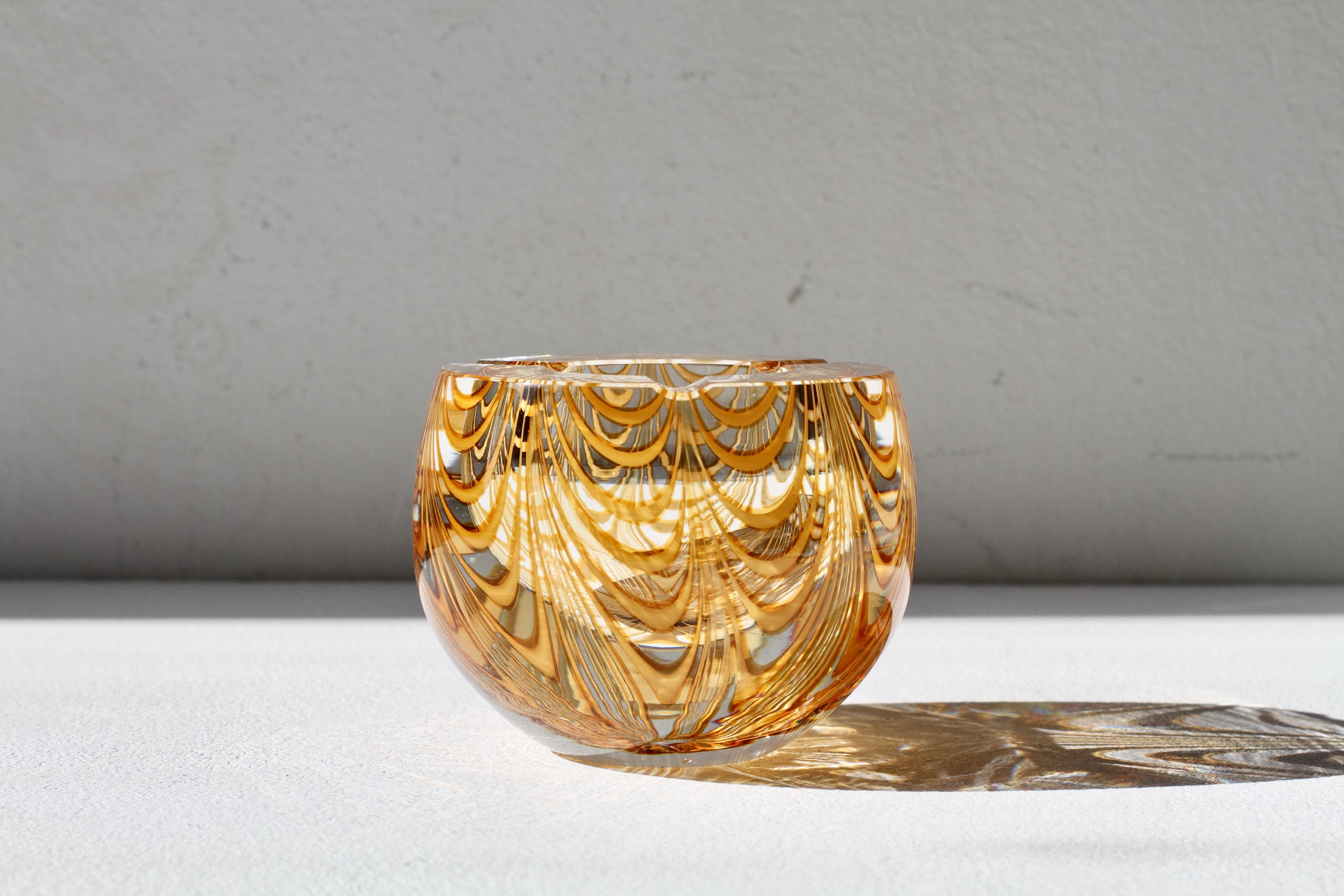 Cenedese Mid-Century 1970s Italian Amber 'Zebrato' Clear Murano Glass Ashtray For Sale 3