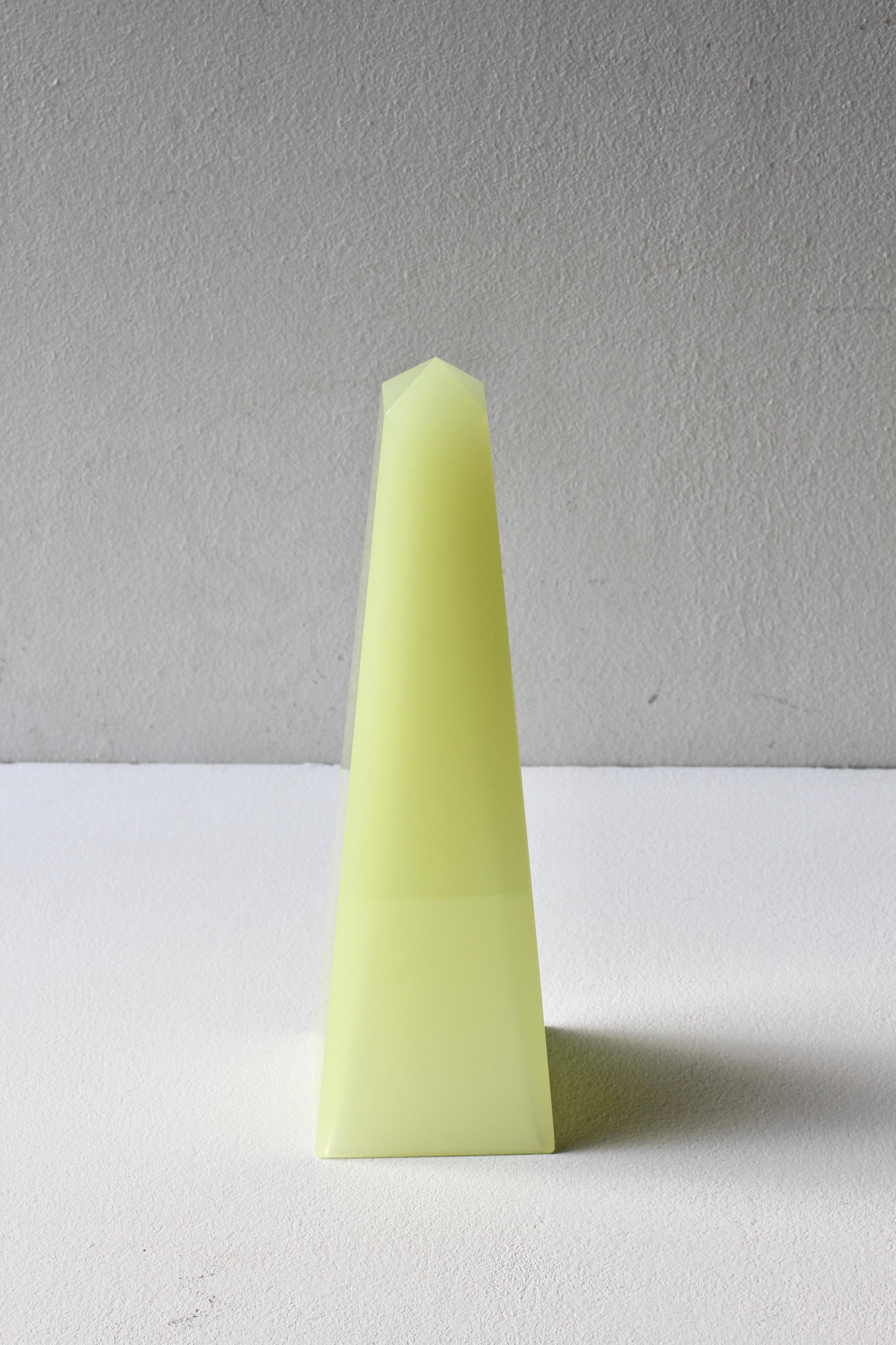 Cenedese vintage midcentury modern tall and rare 'new old stock' polished faceted Murano glass obelisk in a beautiful light neon yellow colored / coloured glass, made circa 1970. Wonderful Italian glass and perfect as an interesting and decorative