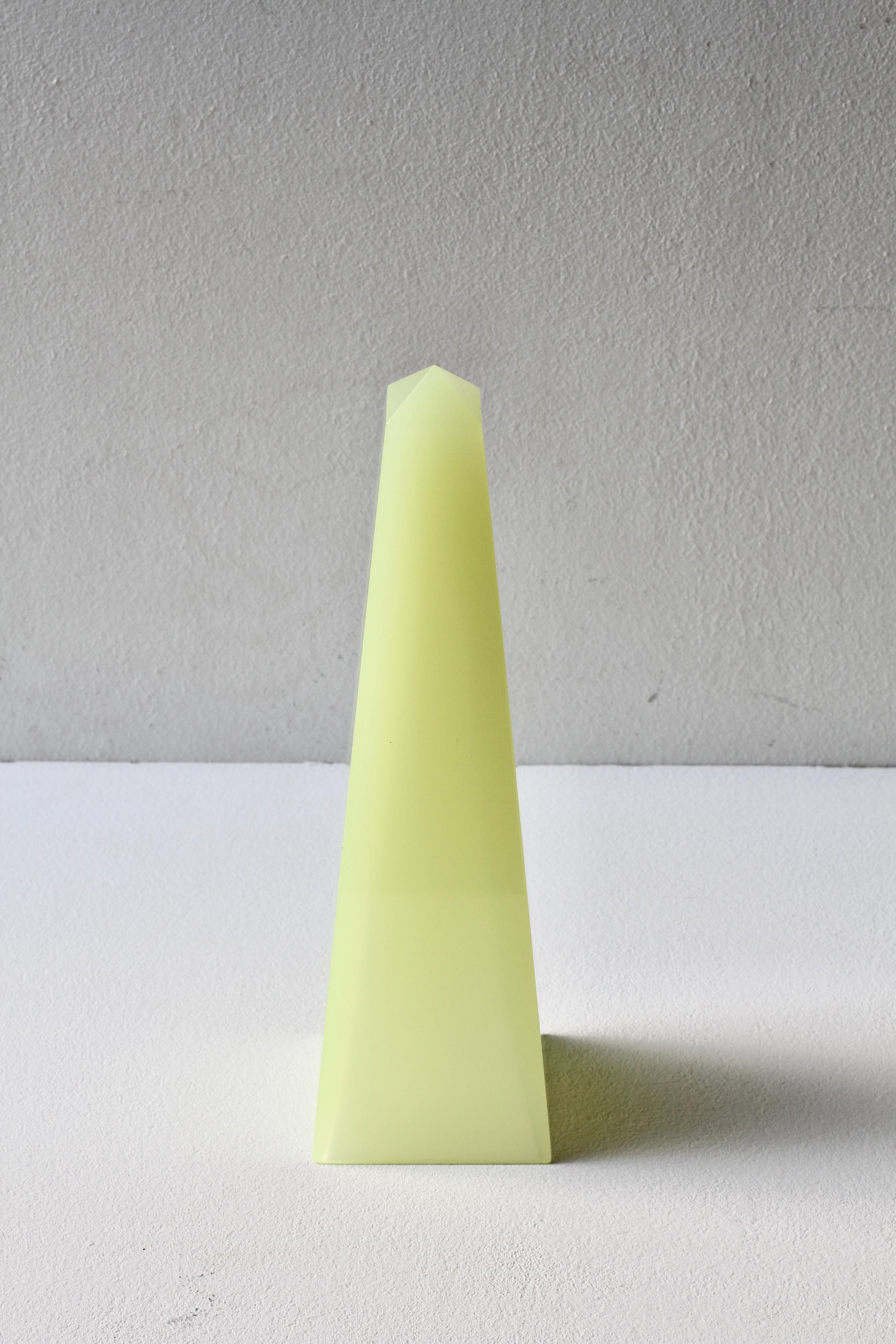 Cenedese Mid-Century Modern Vintage Neon Yellow Italian Murano Glass Obelisk In Excellent Condition For Sale In Landau an der Isar, Bayern