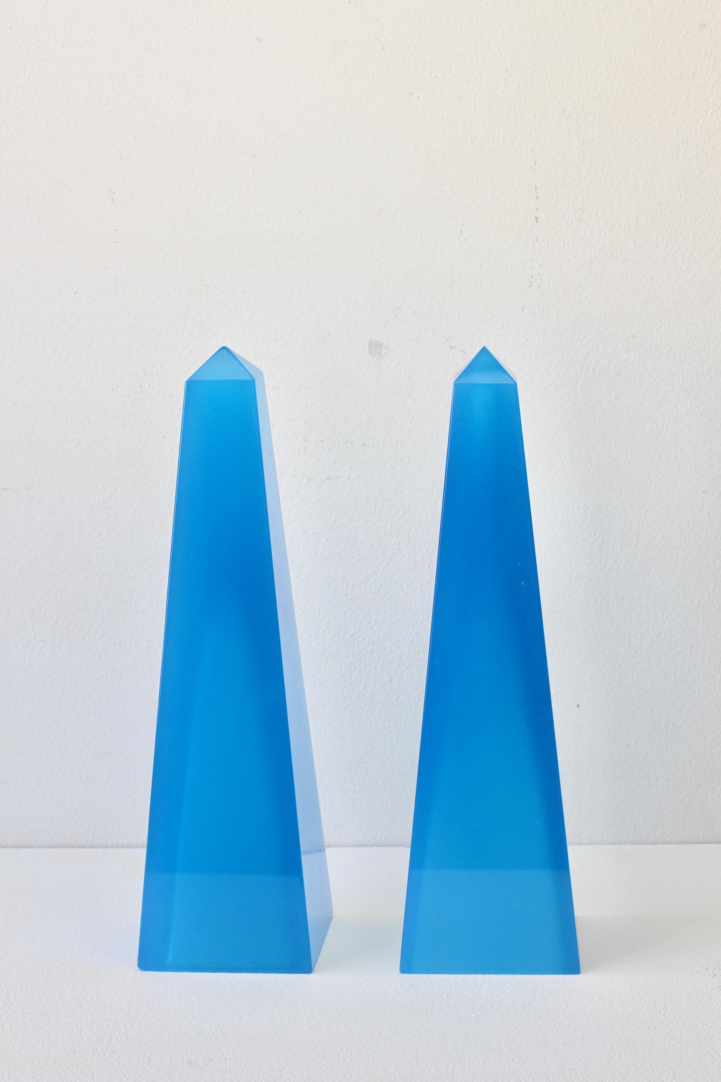 Cenedese vintage midcentury modern tall and rare pair of 'new old stock' Murano solid light blue colored / coloured faceted glass obelisks, made circa 1970. Wonderful Italian glass and perfect as interesting and decorative paperweights or desk