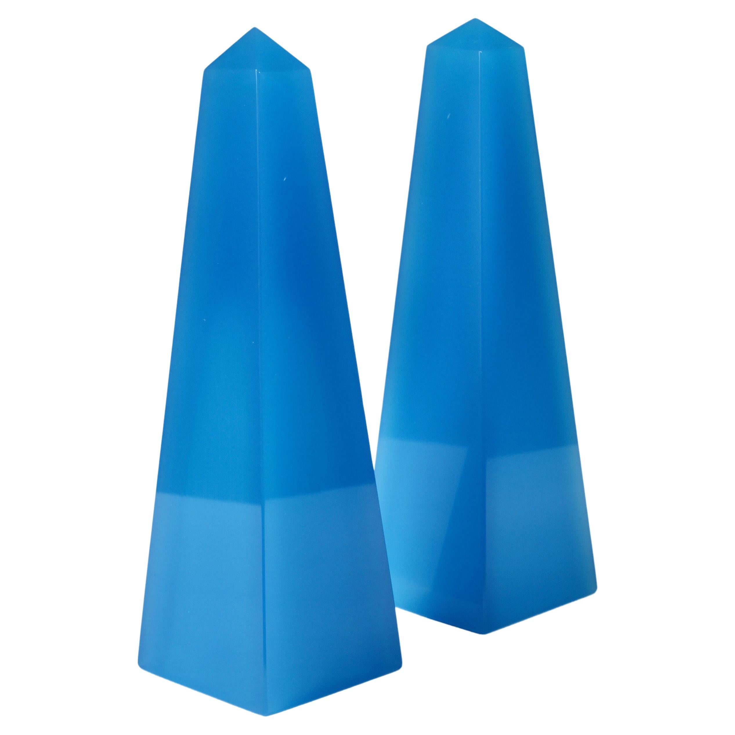 Cenedese vintage midcentury modern tall and rare pair of 'new old stock' Murano solid light blue colored / coloured faceted glass obelisks, made circa 1970. Wonderful Italian glass and perfect as an interesting and decorative paperweight or desk