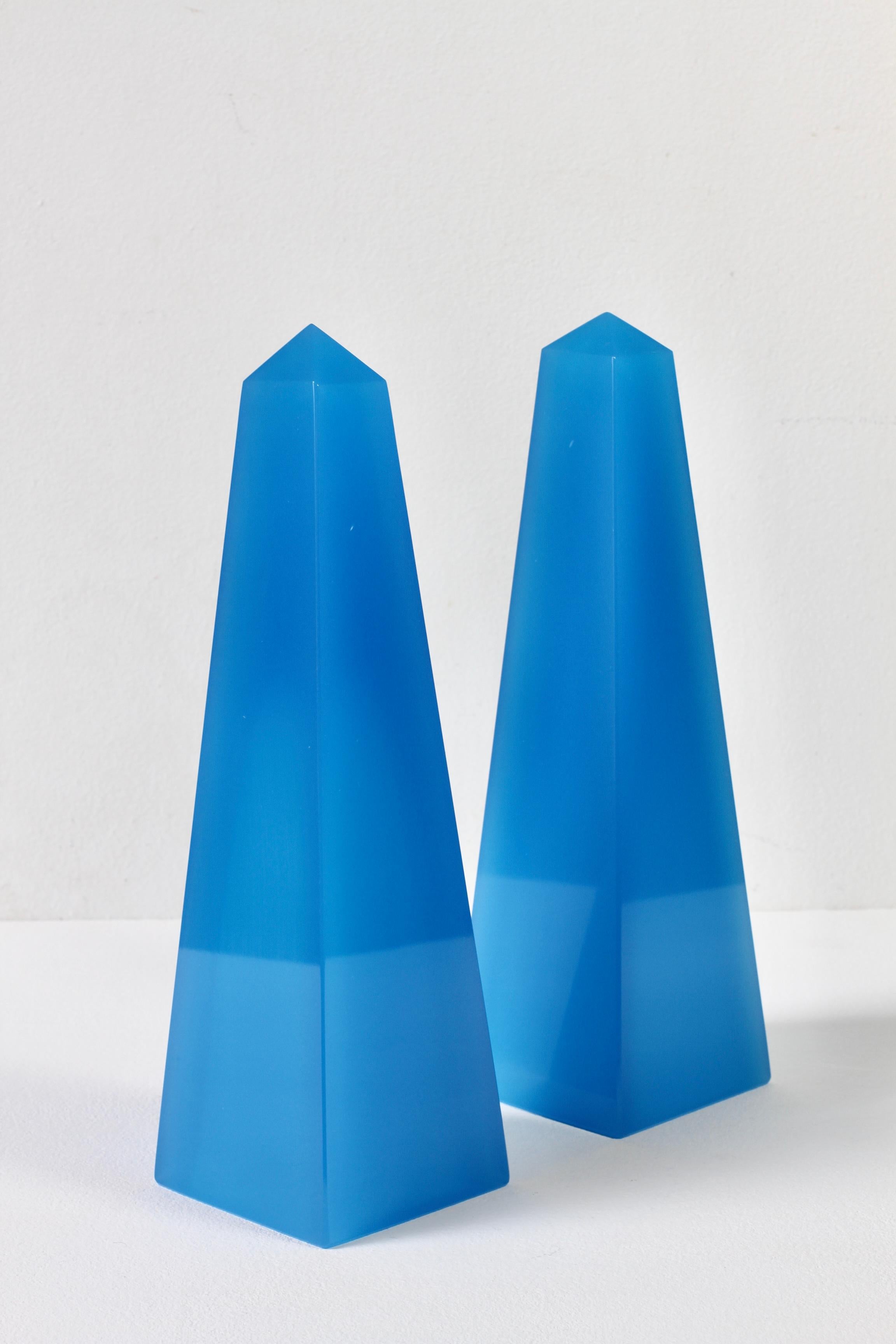 Faceted Cenedese Mid-Century Modern Vintage Pair of Blue Italian Murano Glass Obelisks For Sale
