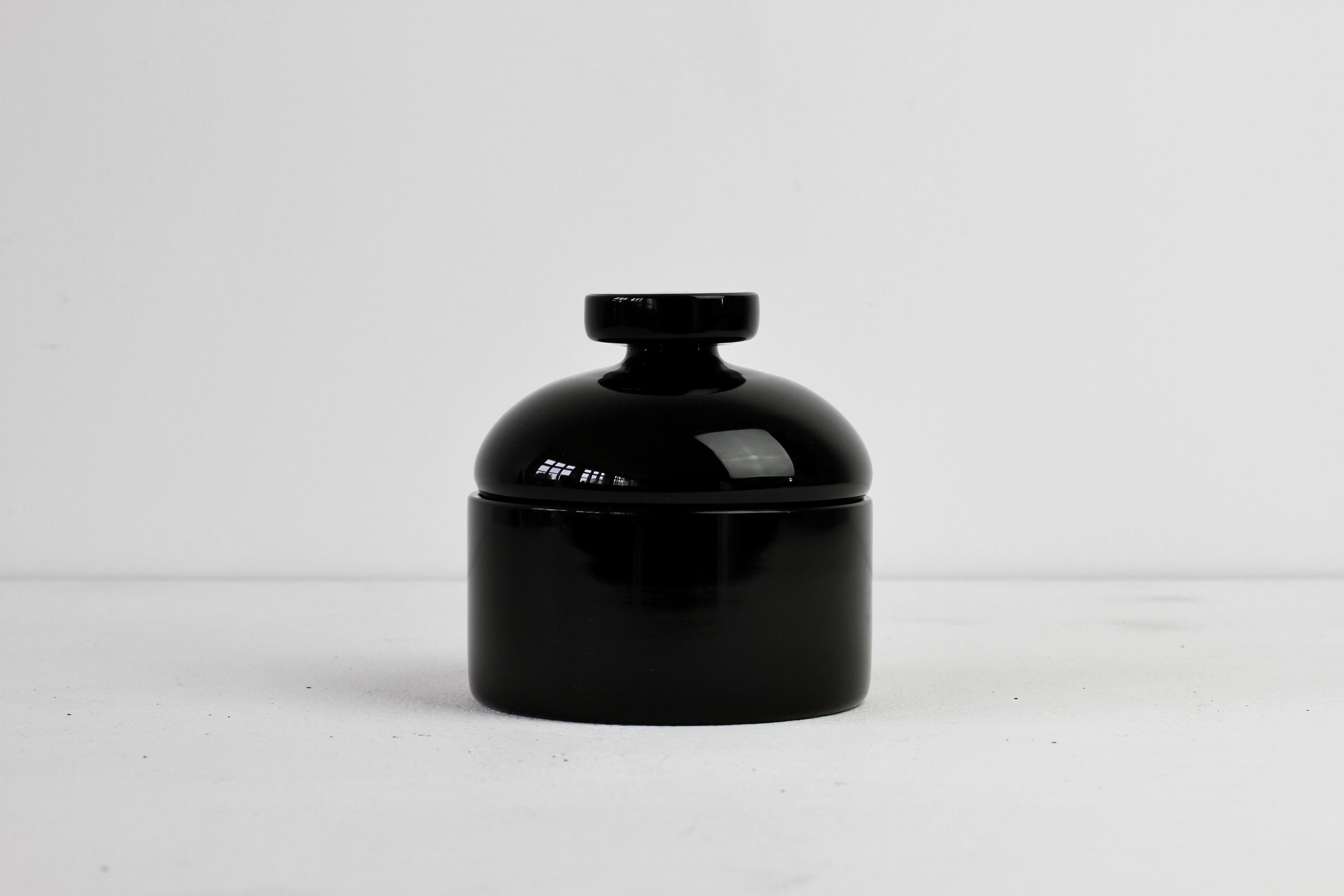 Cenedese Mid-Century Solid Black Italian Murano Glass Apothecary Lidded Jar In Excellent Condition In Landau an der Isar, Bayern