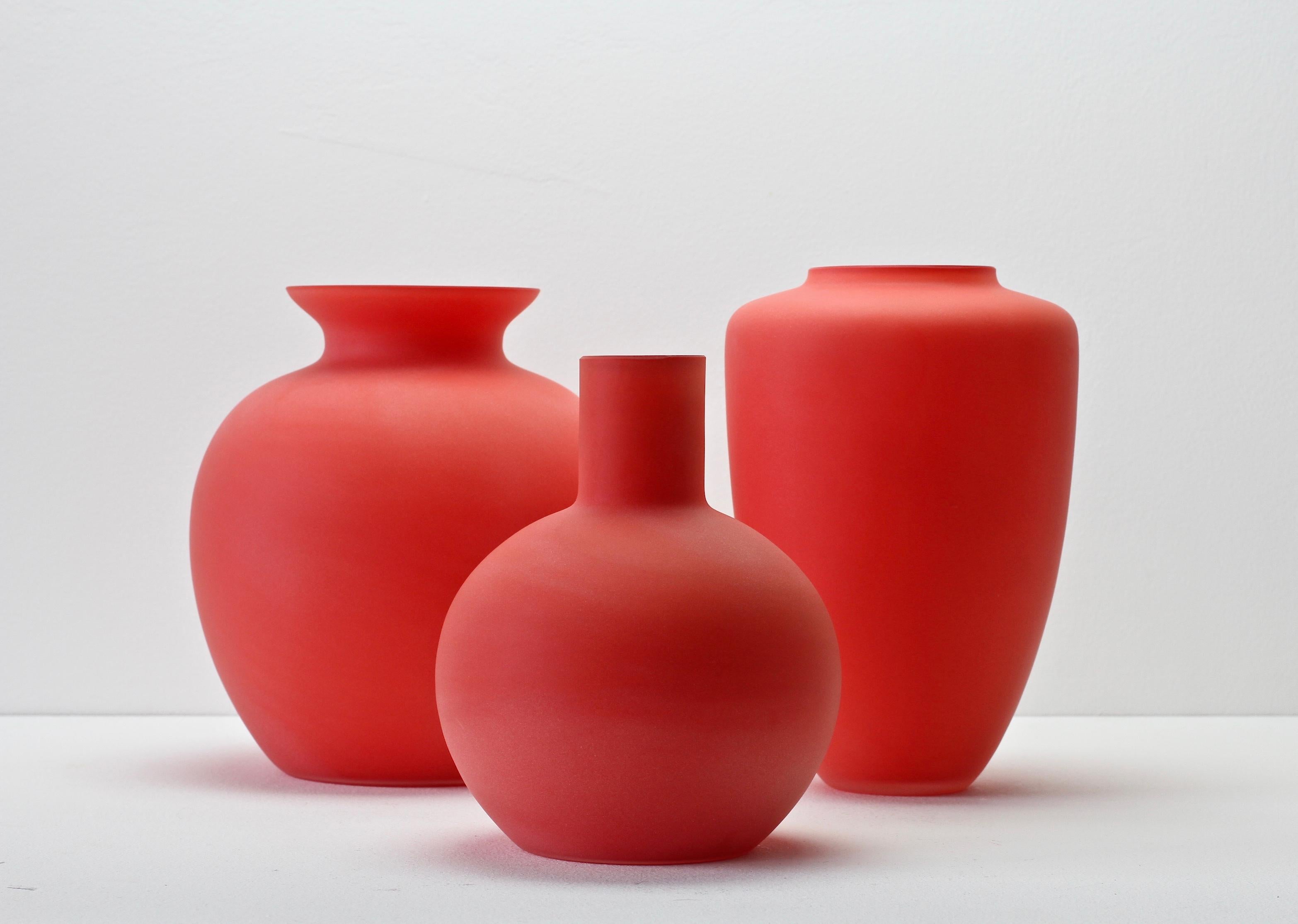 Cenedese set, group, ensemble or collection of mid-century modern Murano glass vases, bowls or vessels, made in Italy. Particularly striking are the forms, they have all the characteristics of hand thrown pottery with the unmistakable look and feel