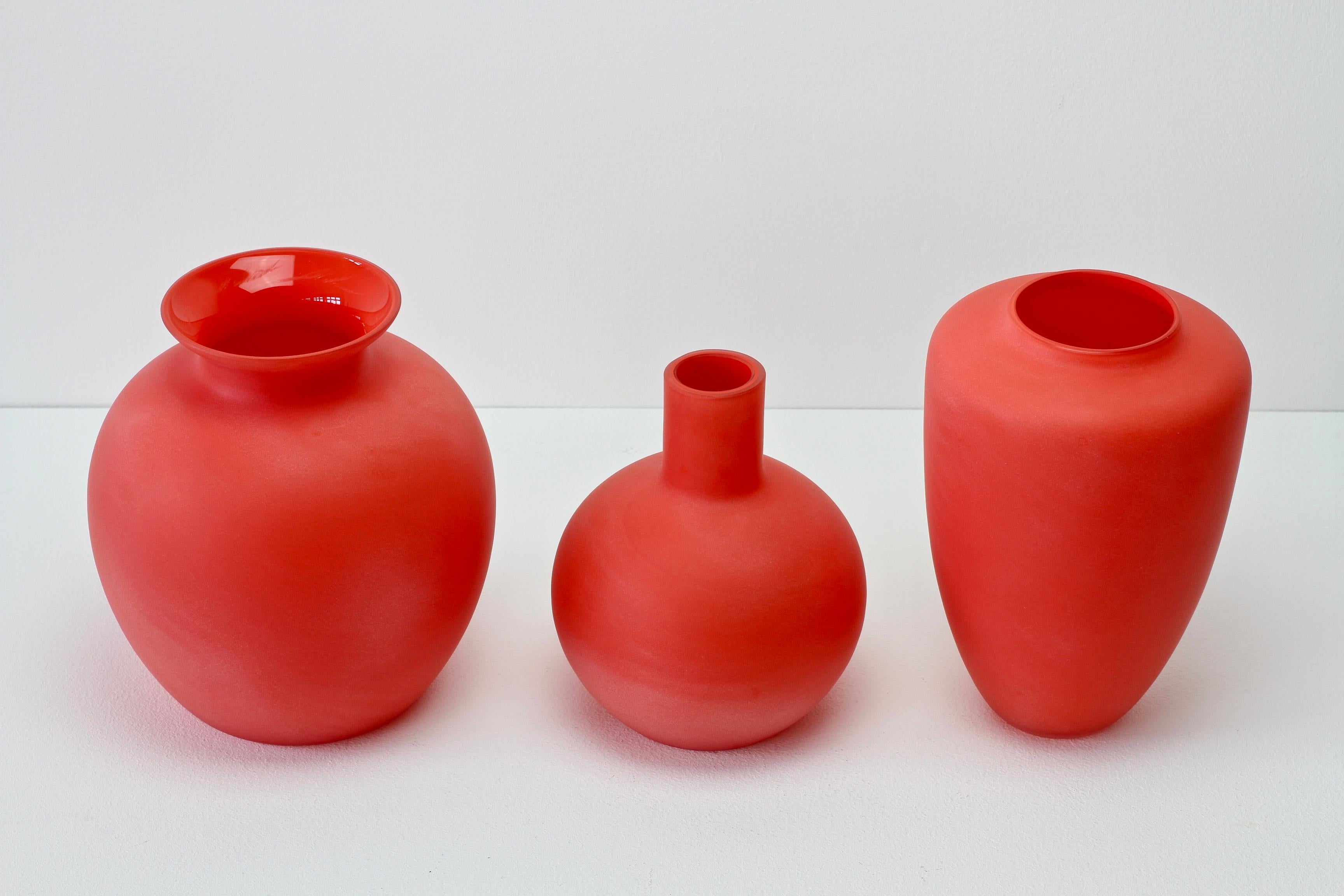 Cenedese Midcentury Trio of Vintage Italian Red Satin Matt Murano Glass Vases For Sale 1